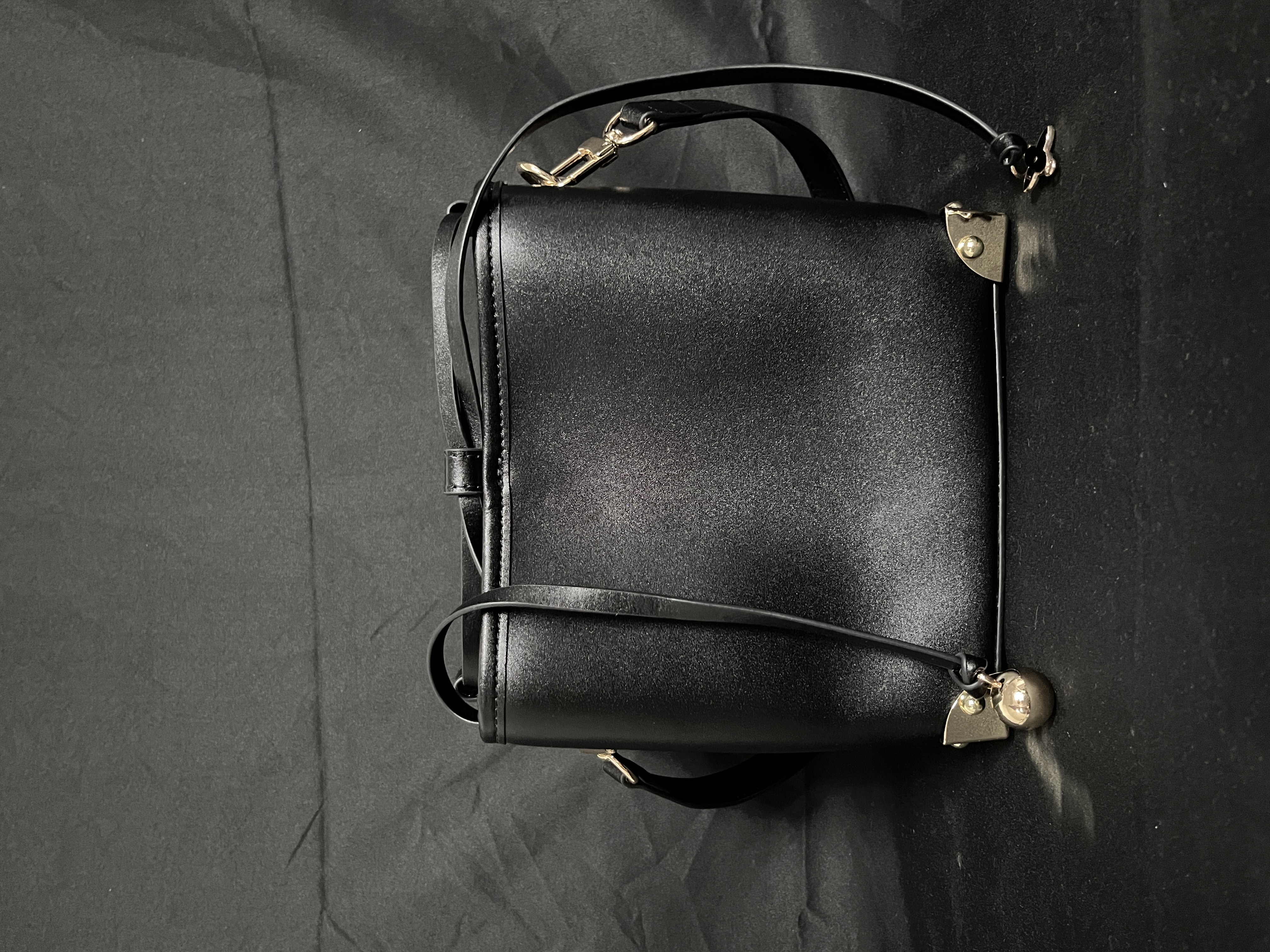 LQ-WITH-QUEEN真皮女包金角水桶黑色