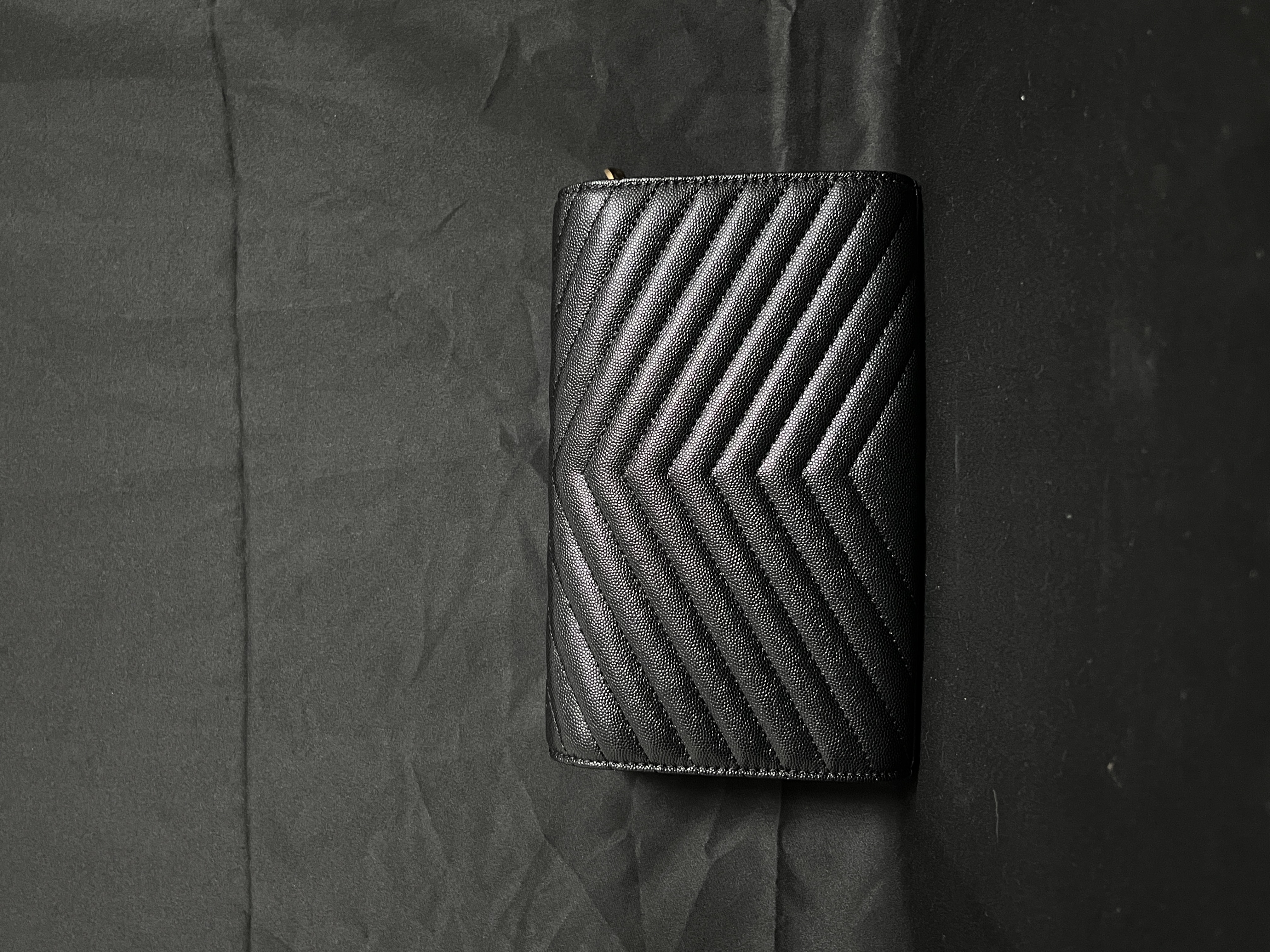 LQ-WITH-QUEEN真皮女包信封包黑色-鱼