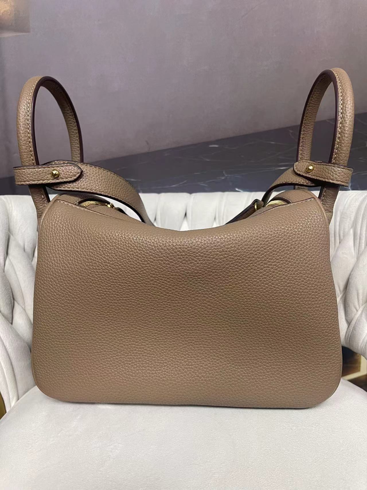 LQ-WITH-QUEEN真皮女包林金扣灰色-大号