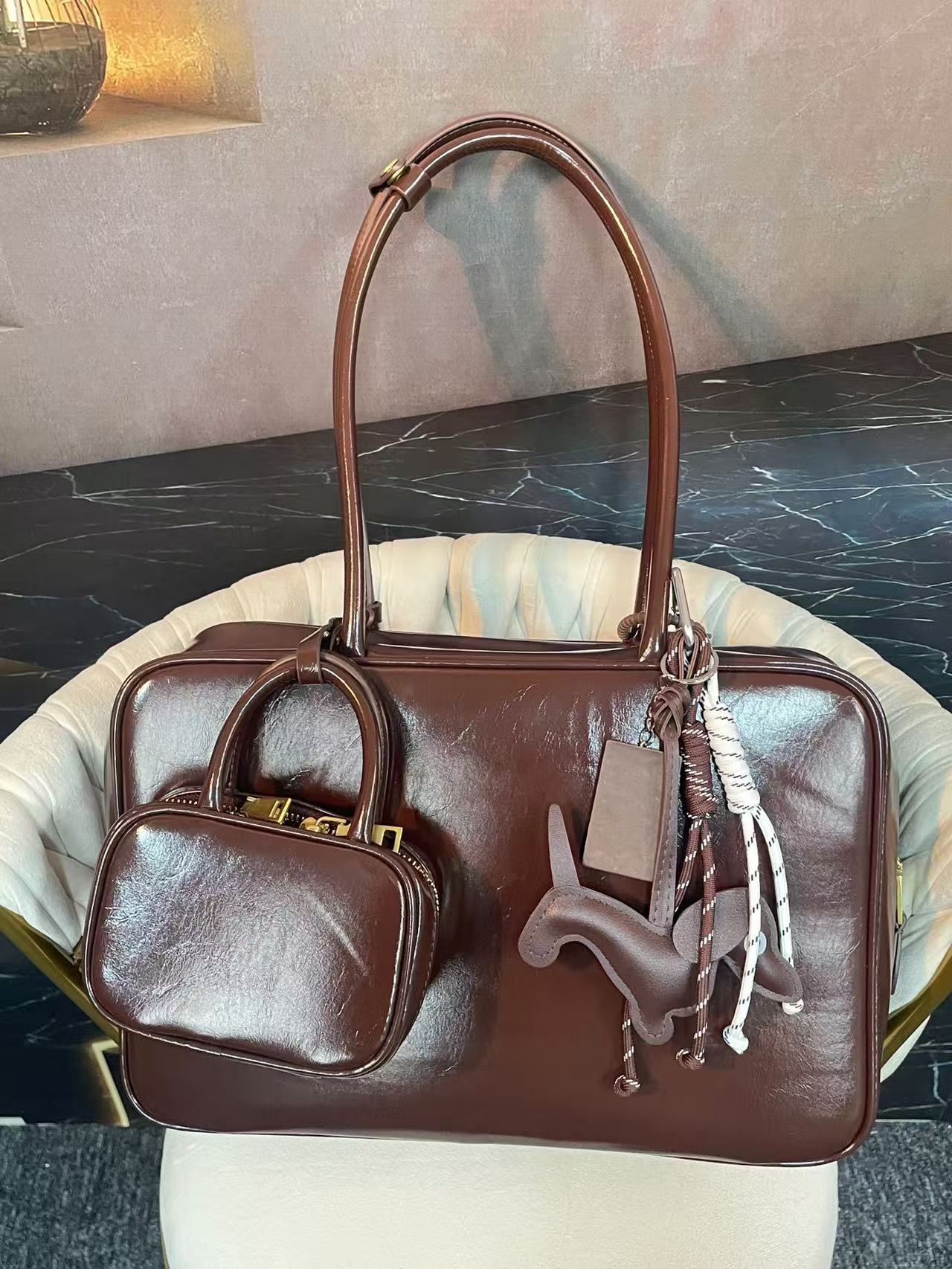 LQ-WITH-QUEEN真皮女包公文包巧克力色