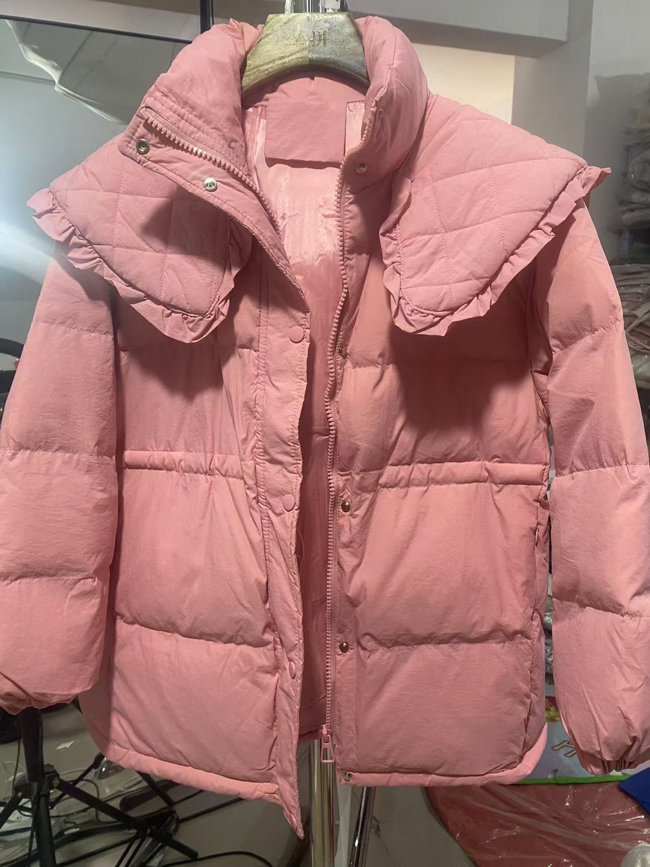 新款宽松冬季中款潮流羽羽女款外套。