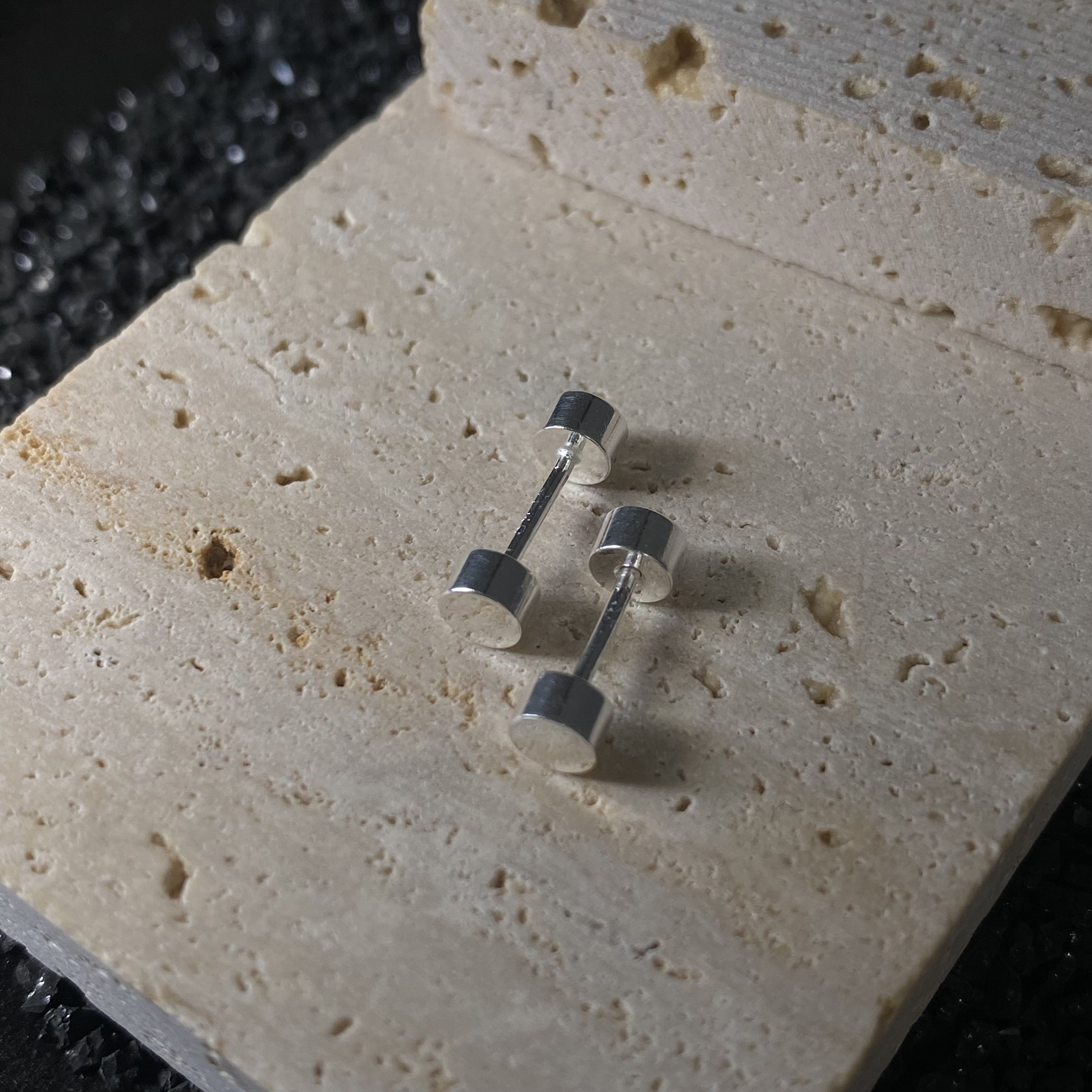 925银耳饰 净版厚桩光面旋拧圆耳钉4mm Y5241百搭经典通勤耳骨钉