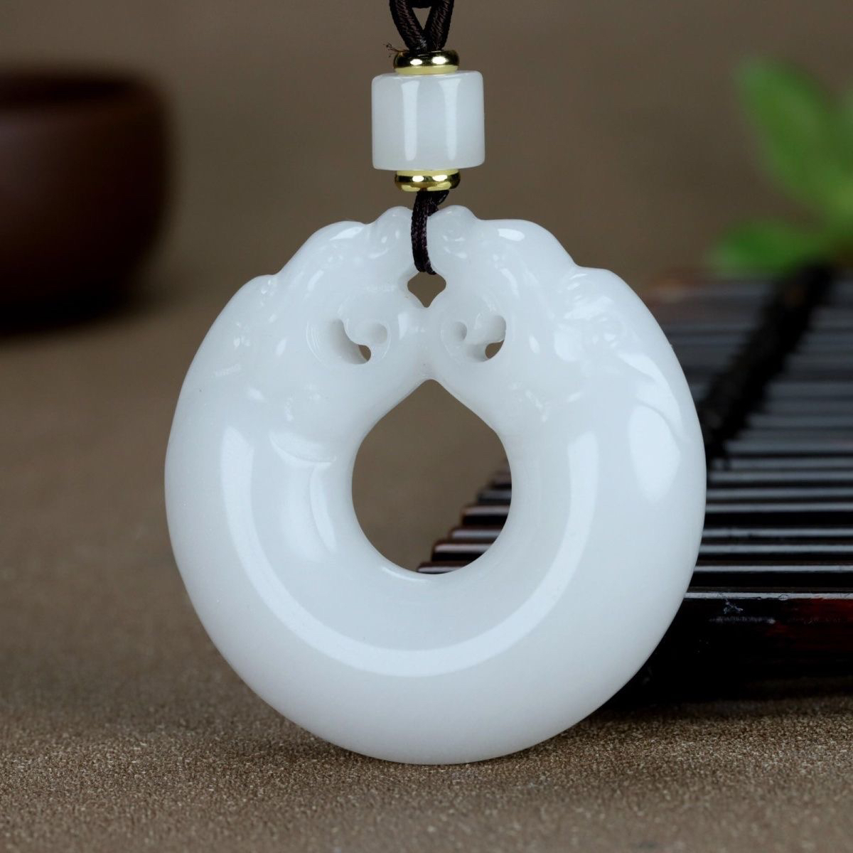 天然新疆金丝玉双龙吊坠精工雕刻细腻油润时尚百搭男女同款吊坠