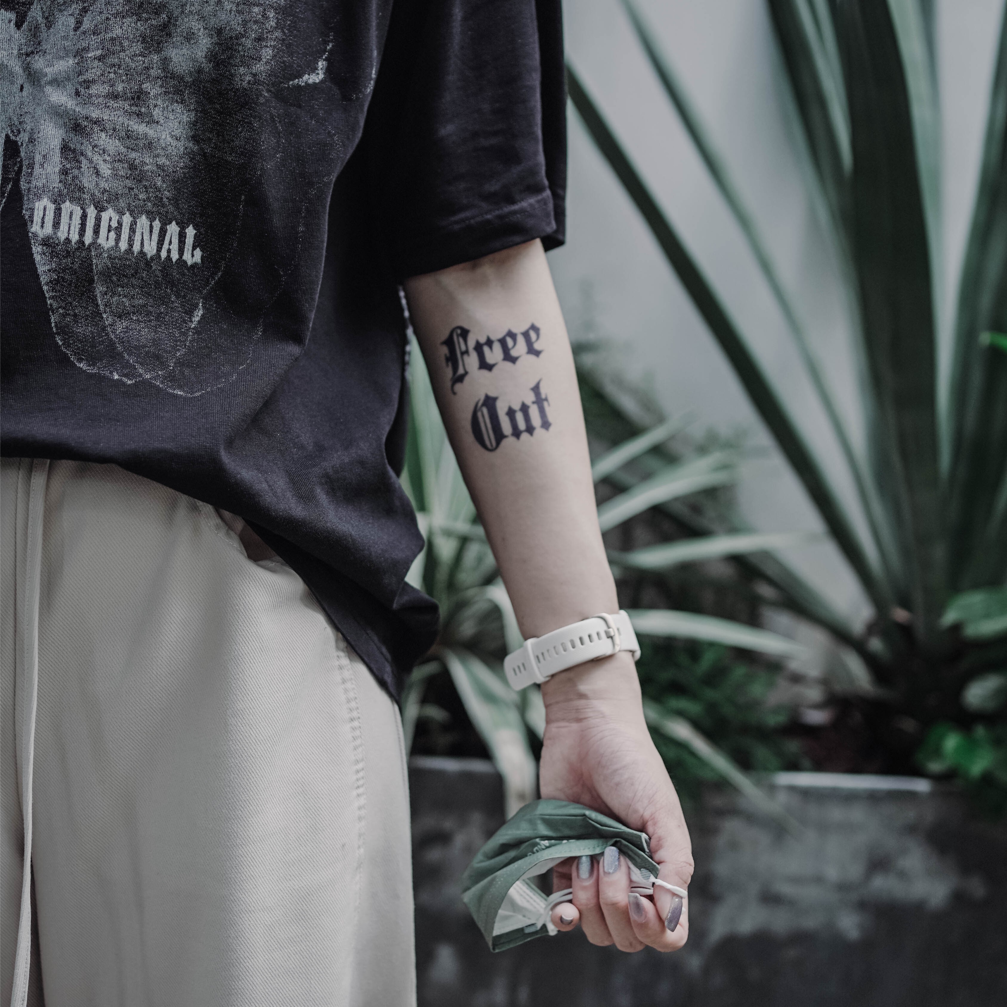 【赠】Free out纹身贴