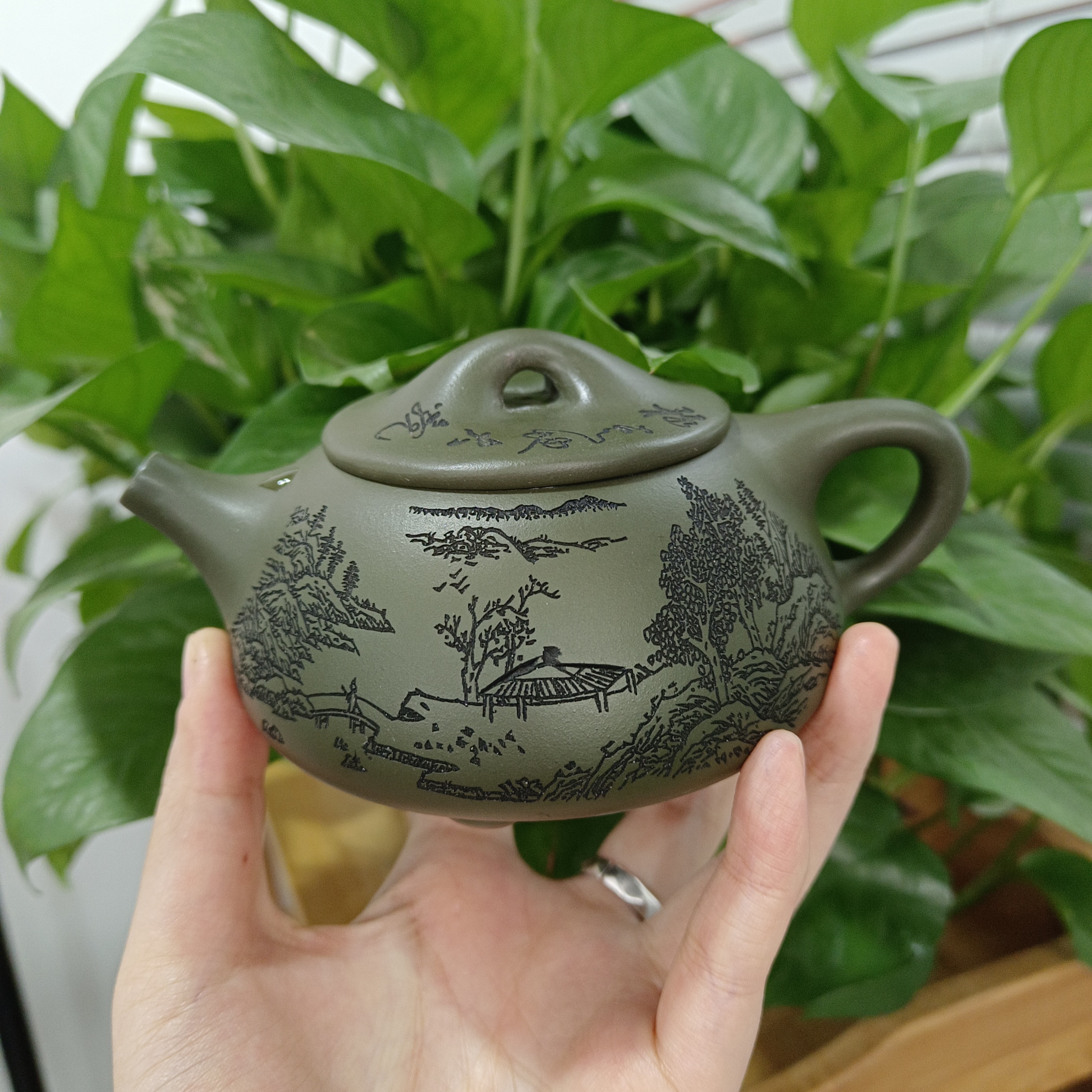 翡翠绿泥山水凤鸣景舟石瓢壶