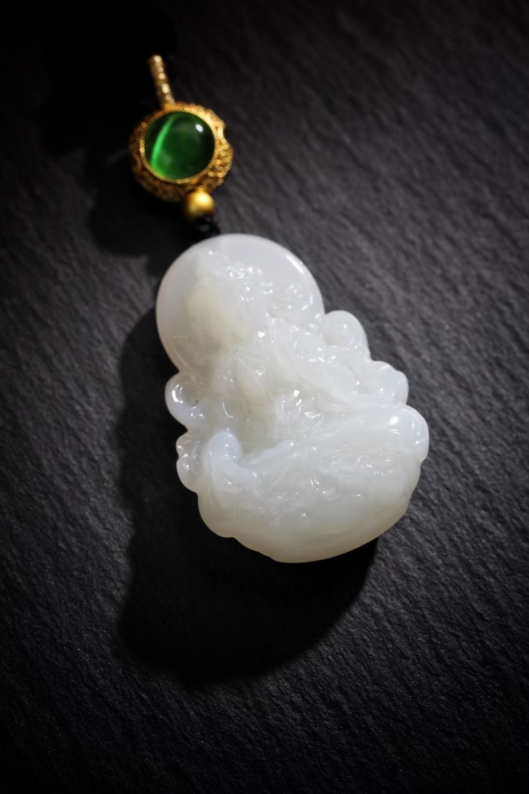 和田玉雕刻吊坠白玉