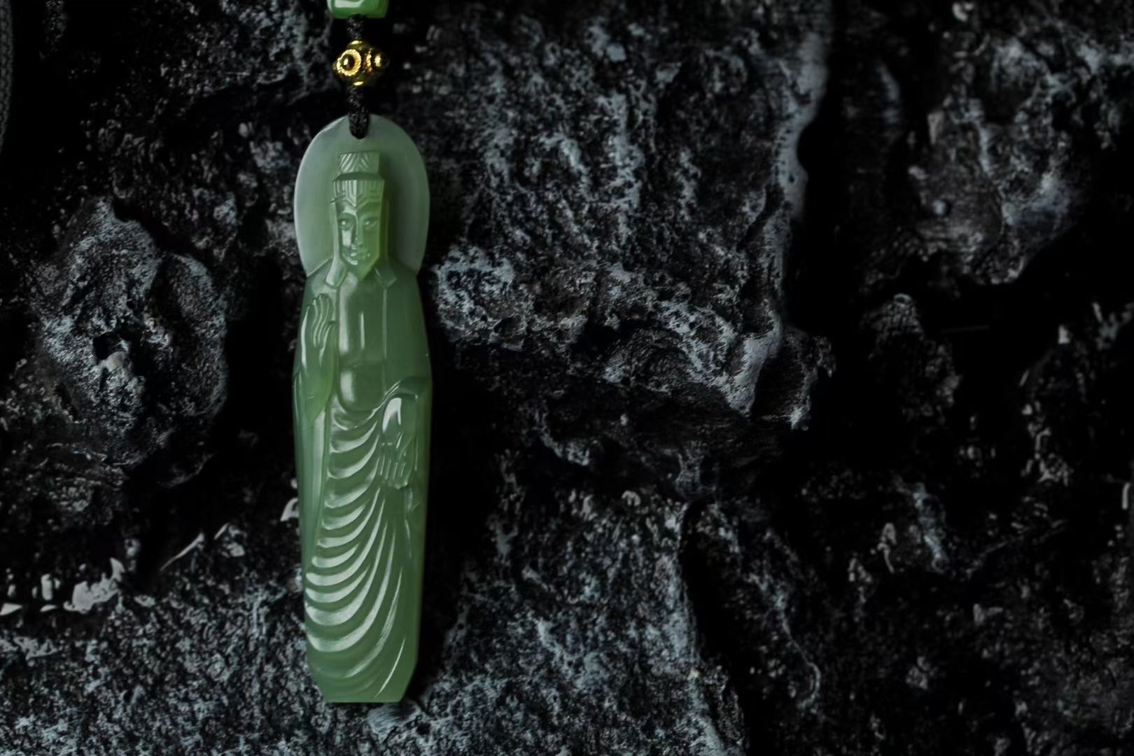 和田玉俄料碧玉吊坠