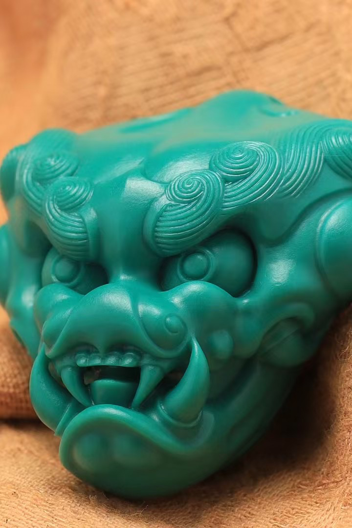 原矿绿松石雕刻兽面