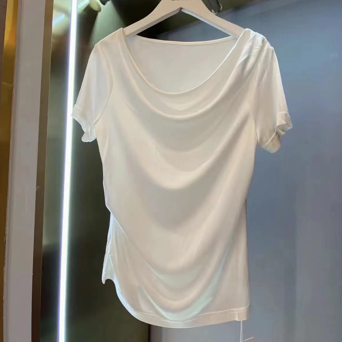 夏款气质简约上衣