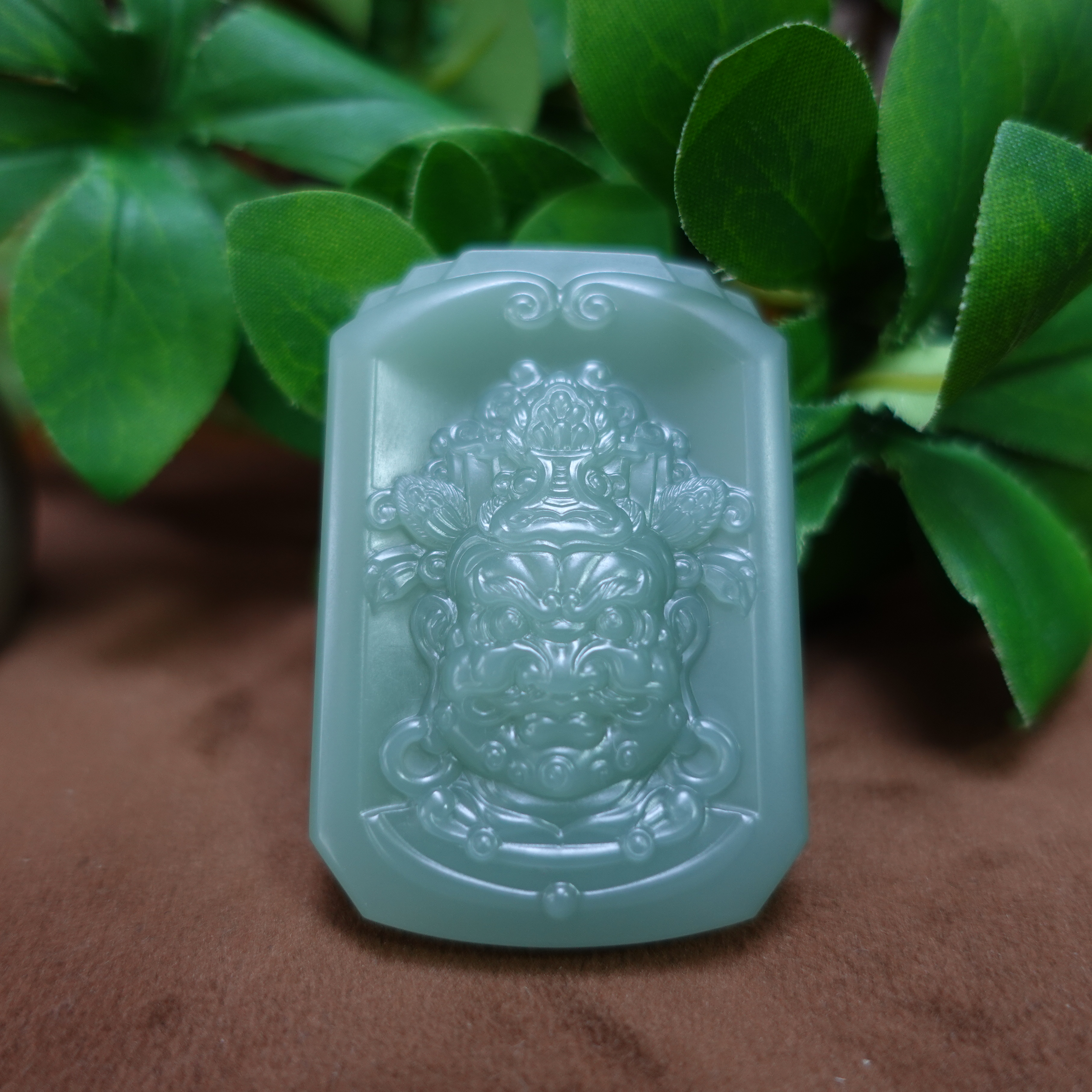 【暖玉生缘】天然和田玉俄罗斯碧玉粉青手工雕刻黄财神挂件吊坠