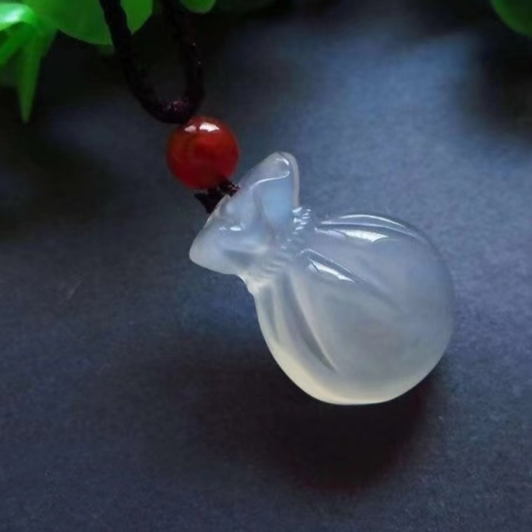 巴西玛瑙高冰小福袋项链吊坠款冰透白色男女通用时尚