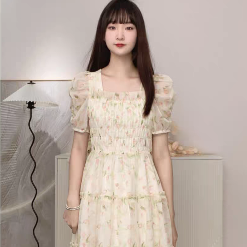主播推荐2024时尚夏季复古初恋小碎花方领连衣裙连衣裙泡泡袖显瘦