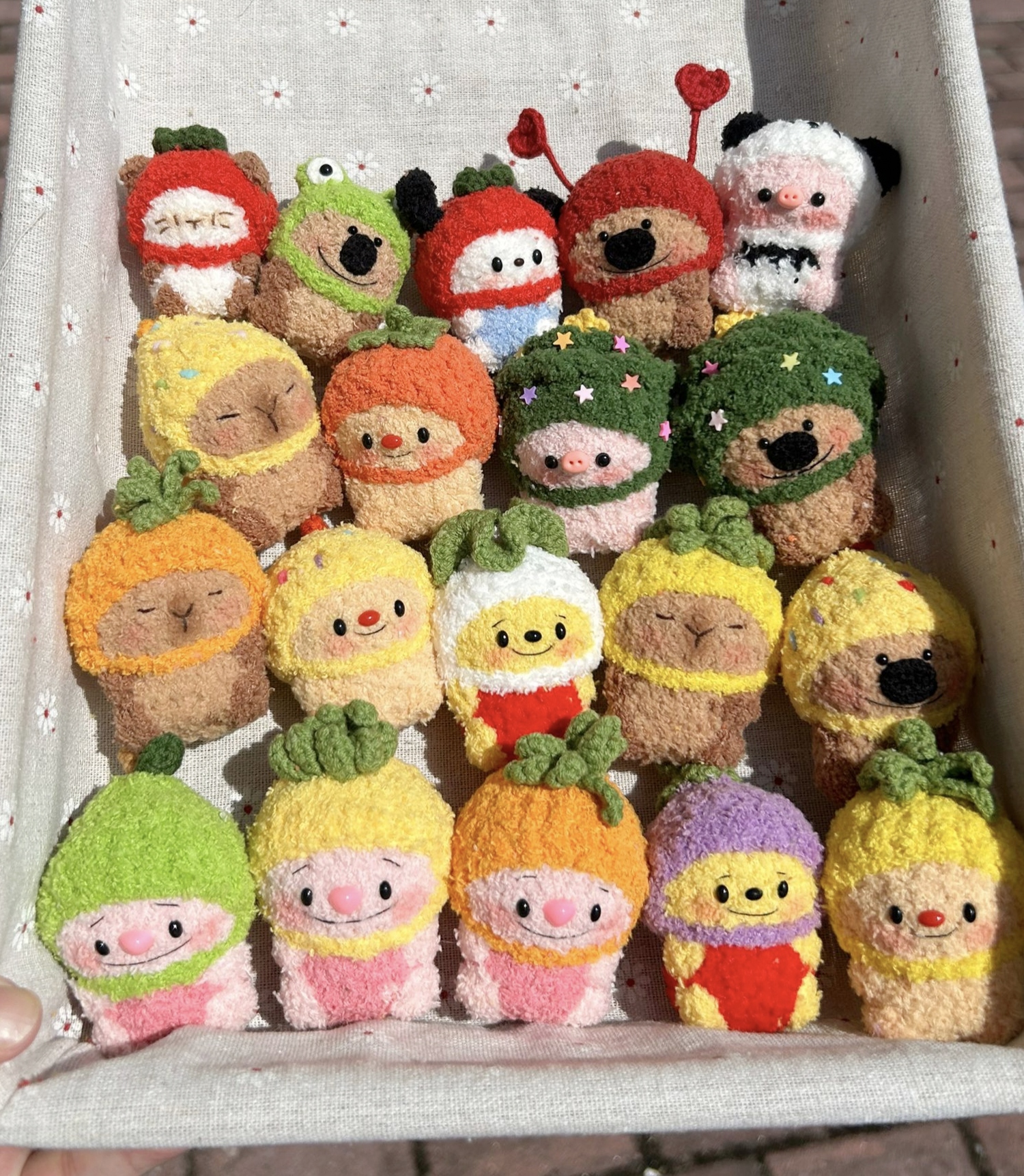 手工钩织团子玩偶针织挂件可爱毛线钥匙扣小物件手工钩织玩偶草莓