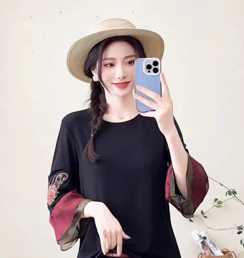 白雪民族风绣花T恤