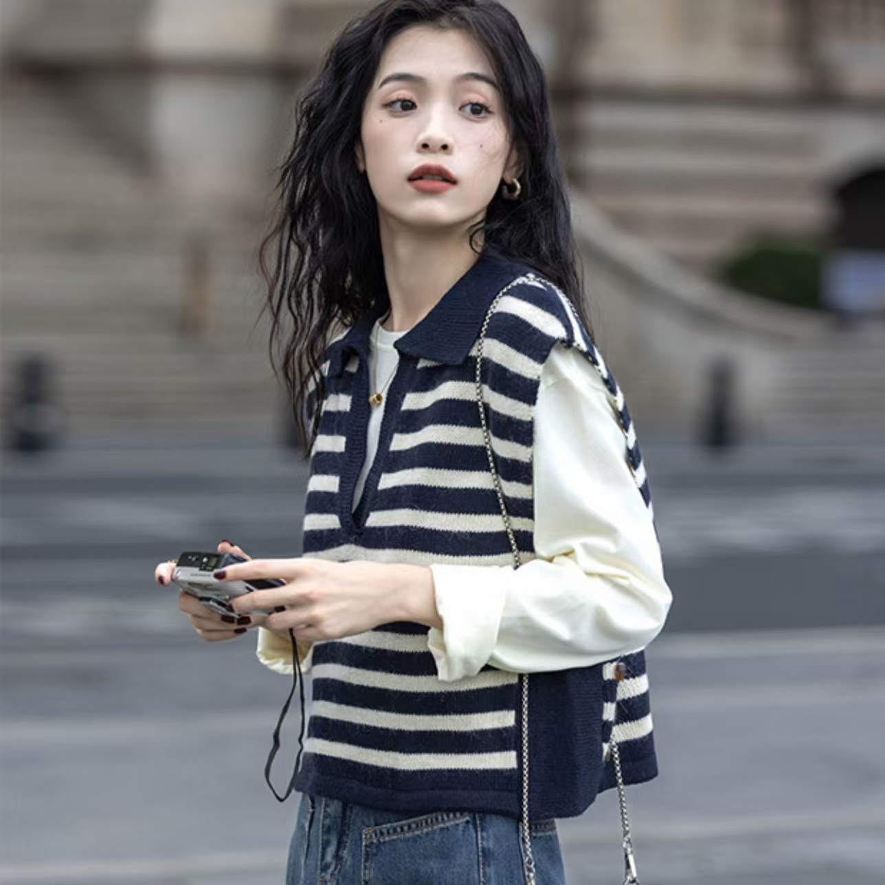 条纹针织马甲背心女士新款春秋宽松外穿洋气小方领polo领短款马夹