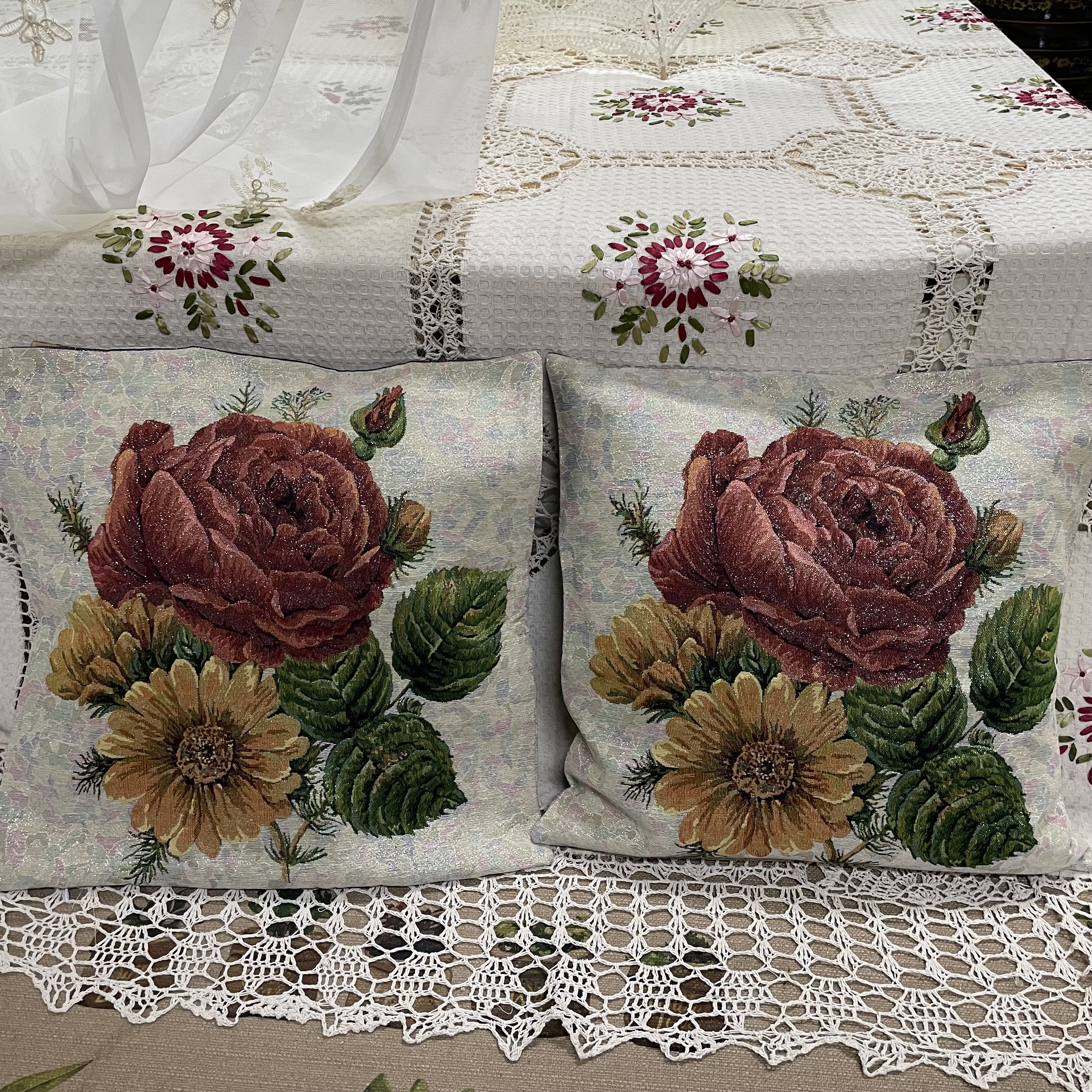 DY206-10棉麻 (45*45cm方/对）红花配绿叶抱枕套