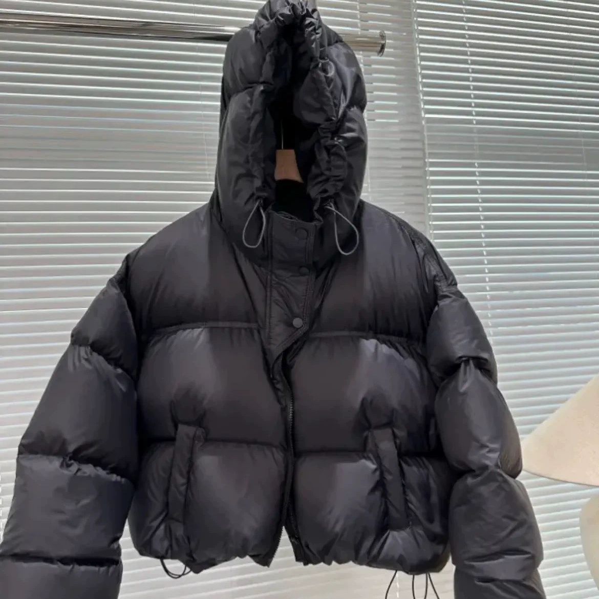 波司澄冬季新款韩版短款连帽羽绒服女超轻加厚时尚潮白鸭绒小个