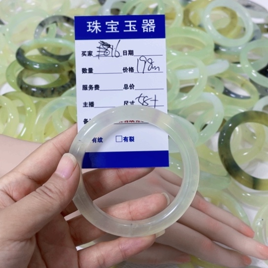 蛇纹石玉手镯未镶嵌