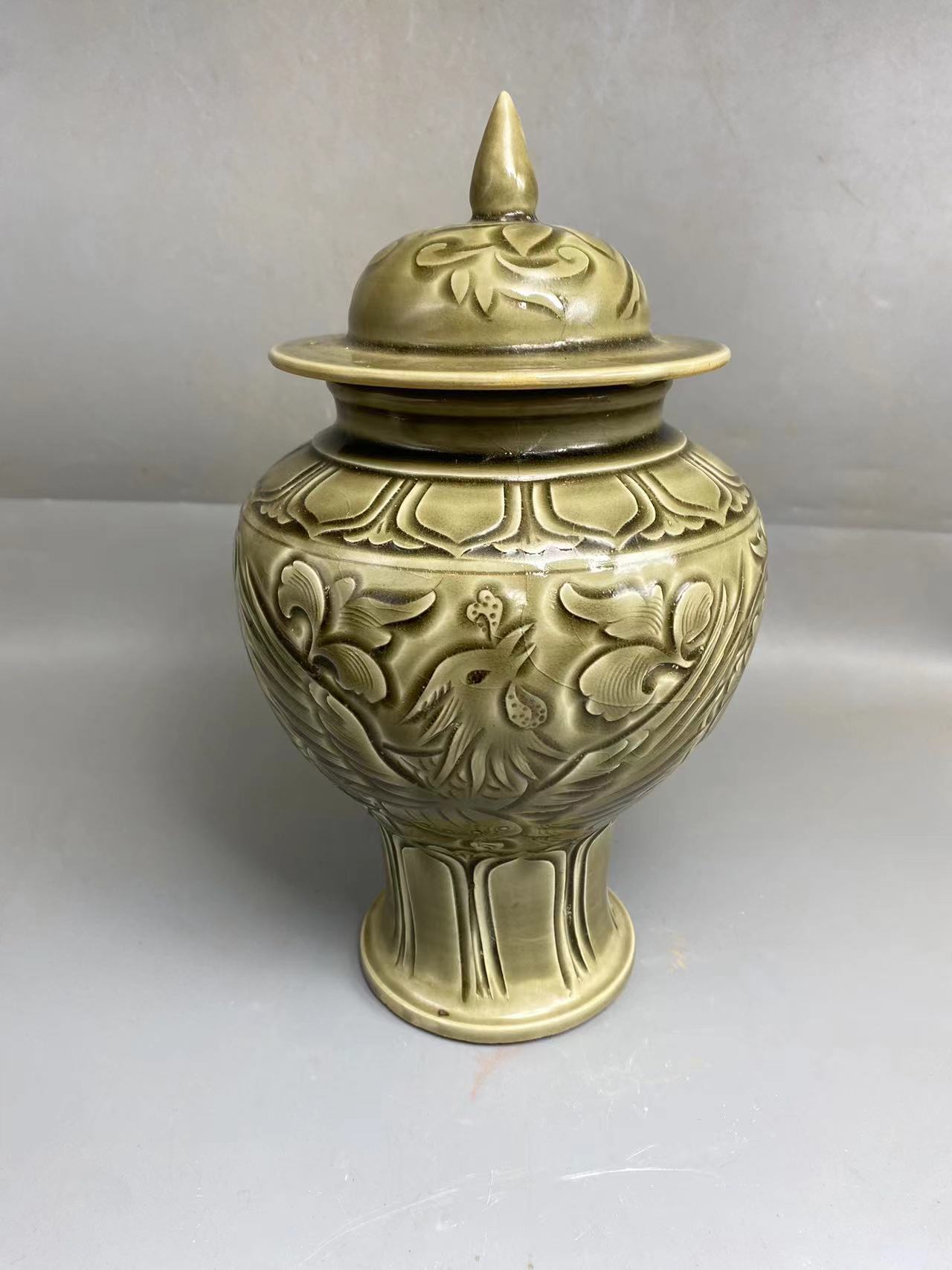 耀州窑牡丹凤凰纹刻花盖罐