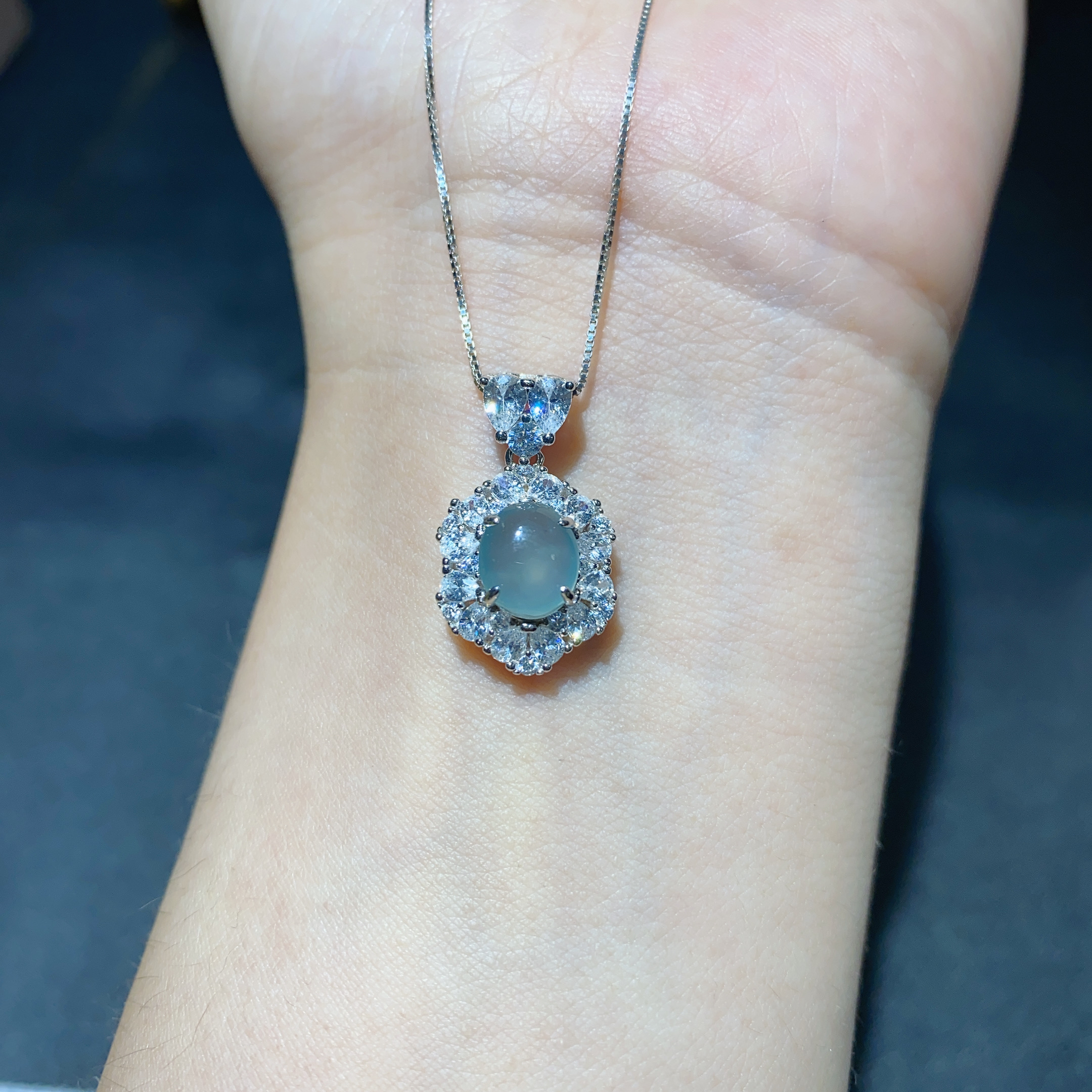 天然翡翠正冰种冰川白冰天空蓝吊坠锁骨链925银镶嵌轻奢气质精美