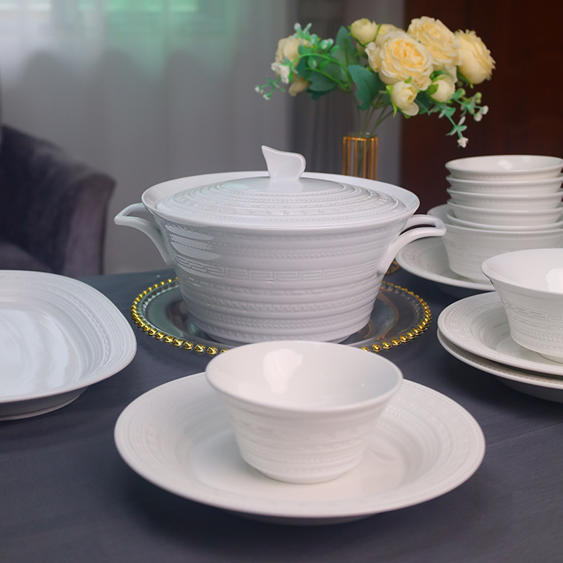 纯白36头浮雕碗碟套装家用2024新款碗盘筷轻奢陶瓷釉下彩餐具乔迁