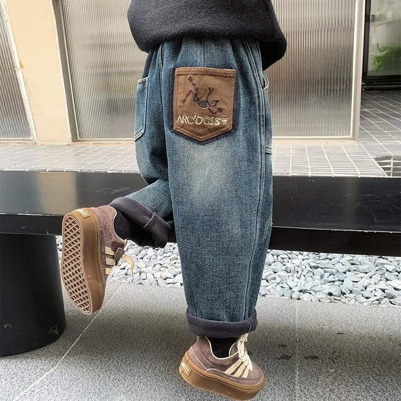 洋气裤子冬装2023新款宽松儿童秋冬加绒加厚一体绒直筒牛仔裤帅气