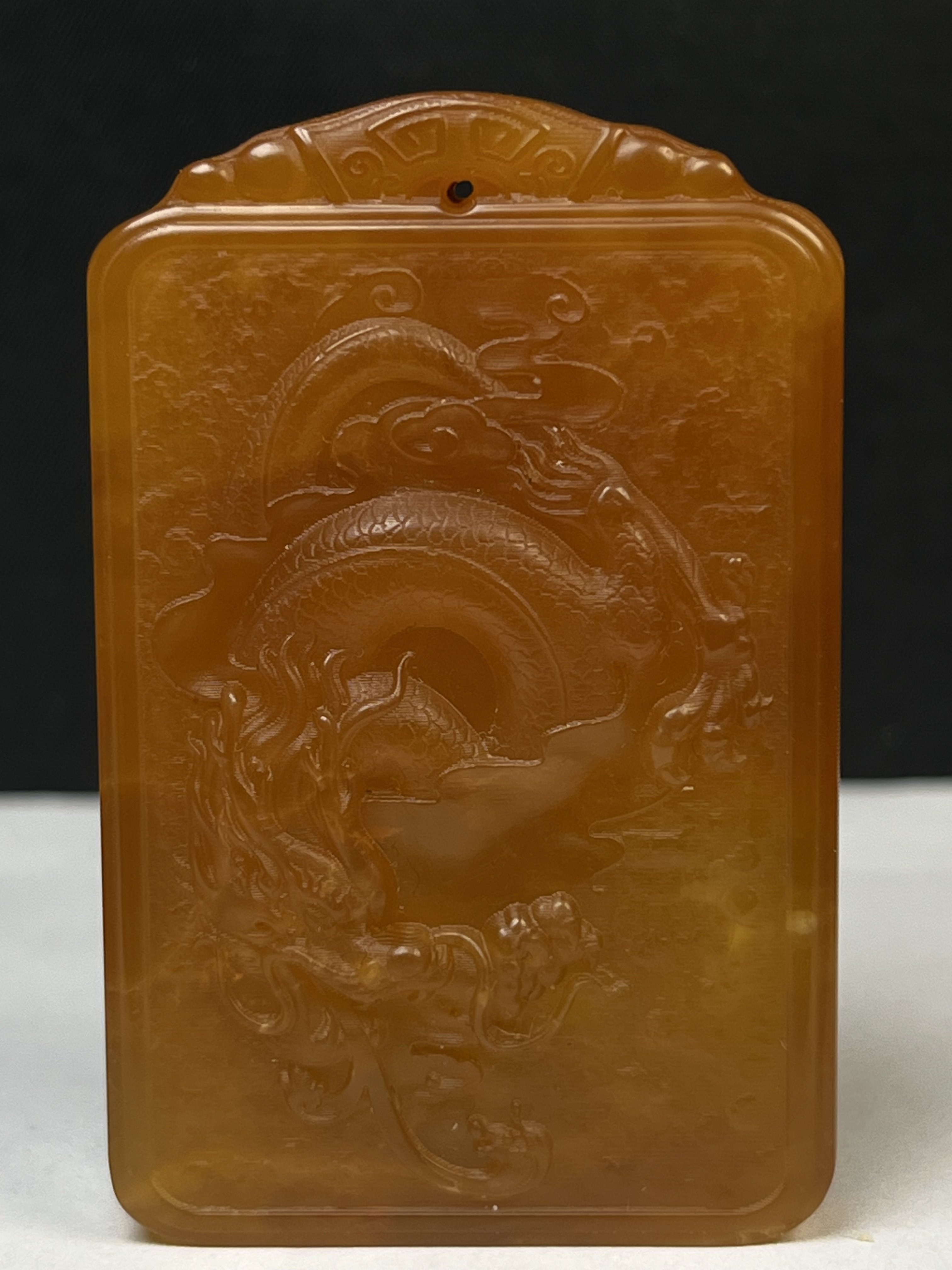  旧藏寿山石田黄冻手牌雕工精致带丝龍行天下5.7-3.7-1.0cm54克 