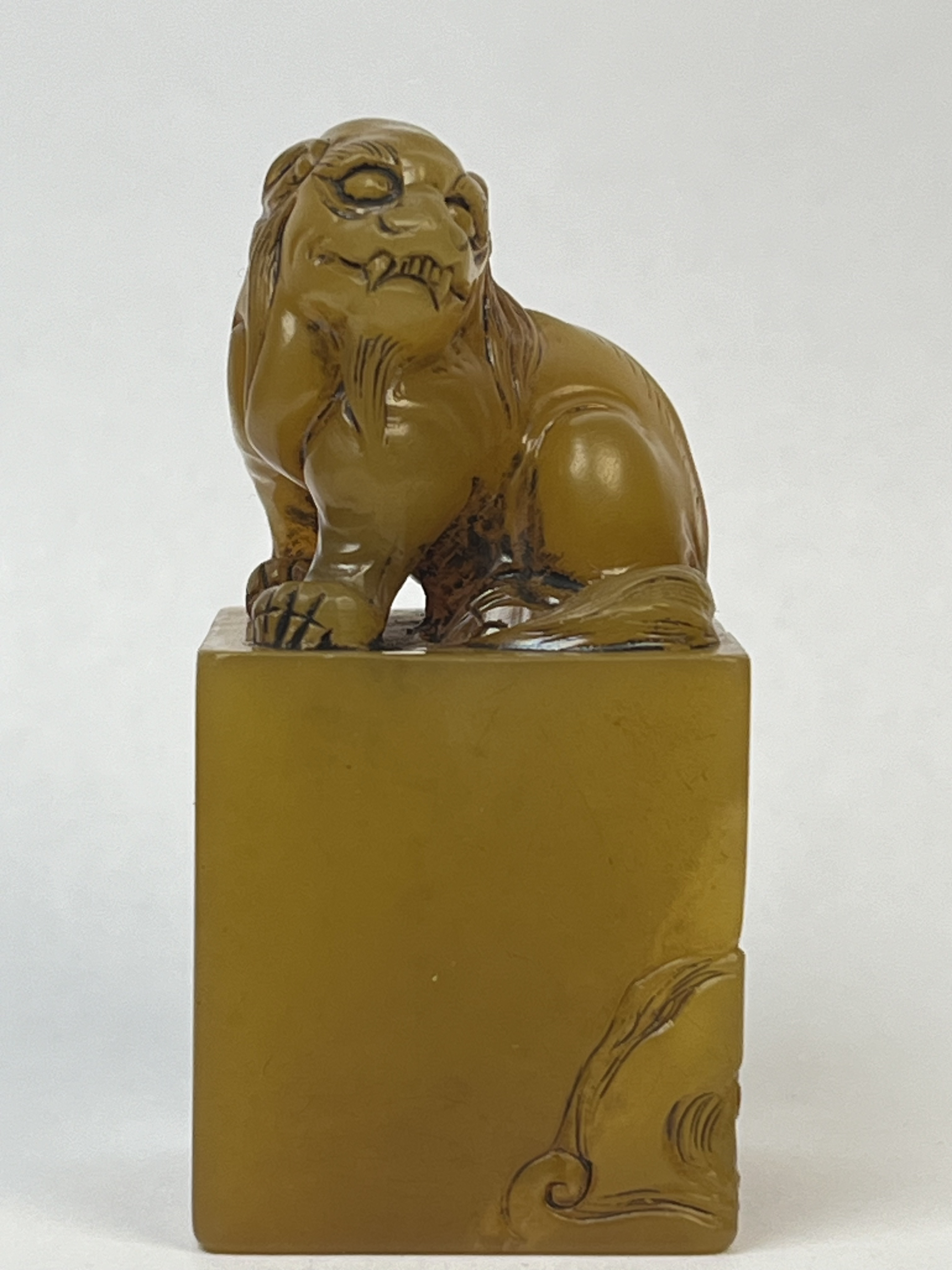  旧藏**老性寿山田黄石带丝已包浆古兽方章5.7-2.7-2.7cm76.7克