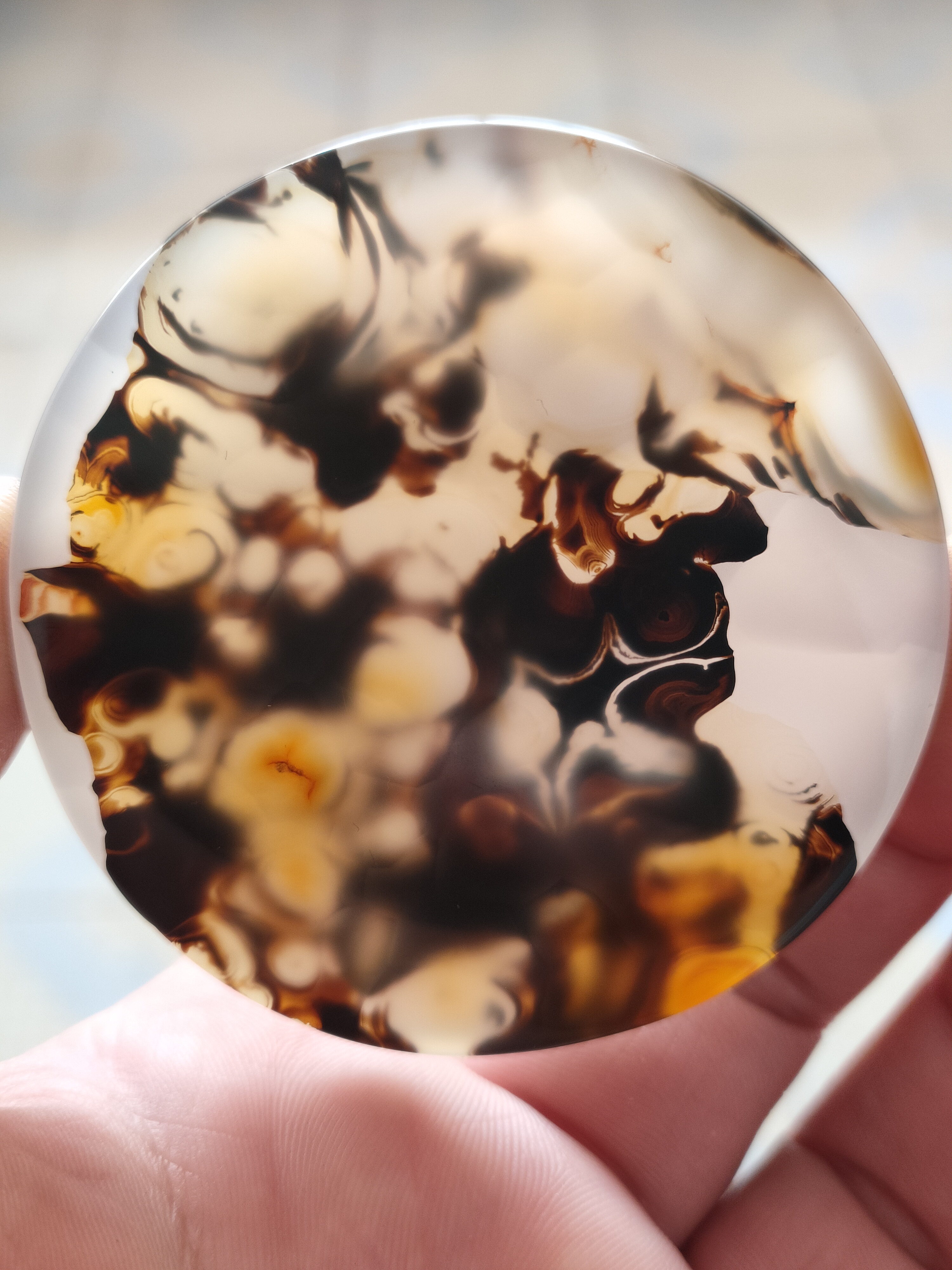 天然玛瑙像形圆牌正反两面图  