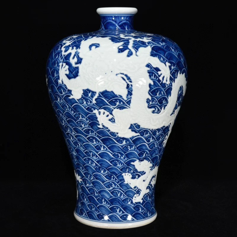 景德镇青花堆雕刻留白龙纹梅瓶