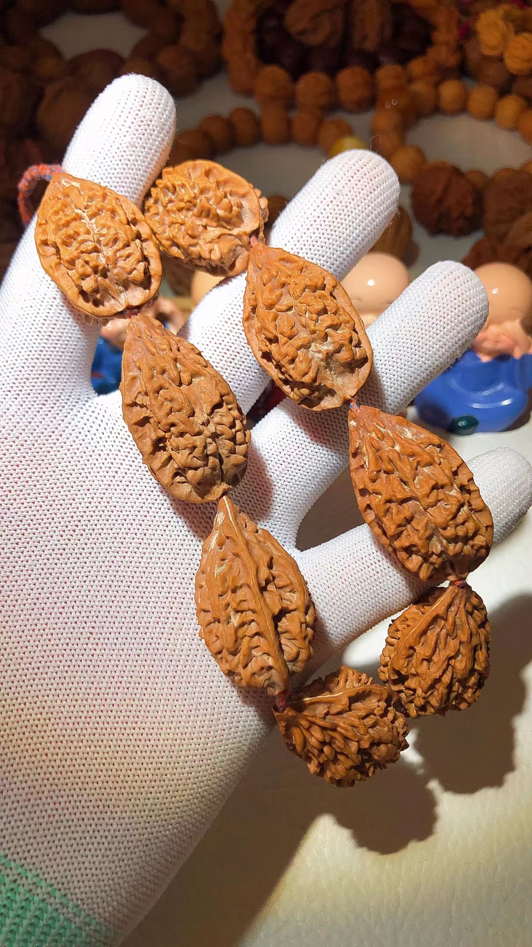 野生小核桃龙骨绣花鞋