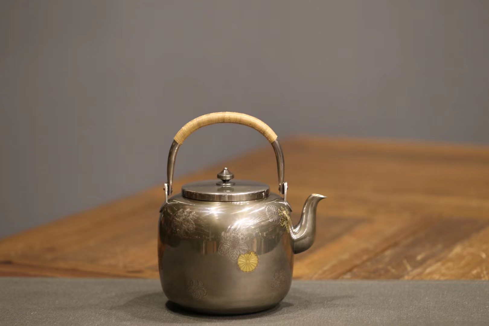 手工银壶 底款：淨益造  器型饱满，质地光气温润，外表光泽莹亮