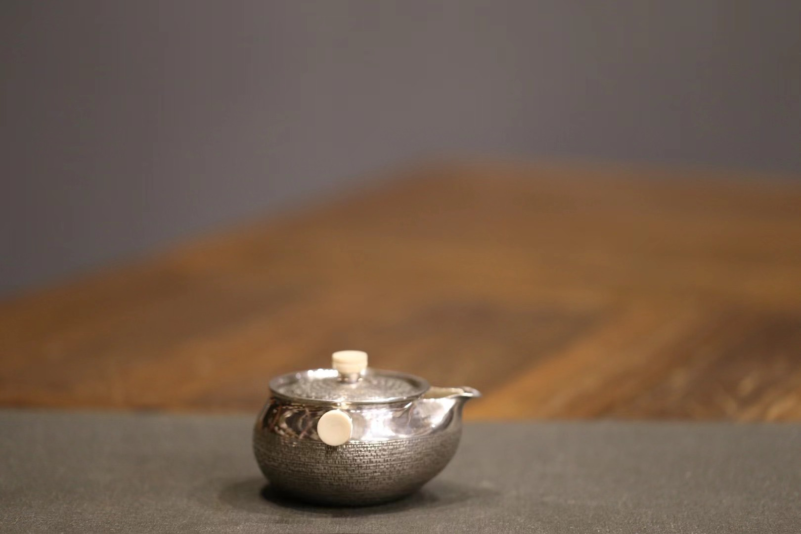 银宝瓶 一张银板打造 款识：生驹  宝瓶中的精品 ！ 容量180毫升