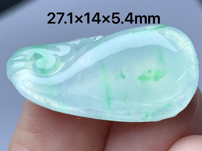 缅甸A货翡翠高冰飘绿福袋，飘绿花，雕工精赞，种老水润，胶感十足，