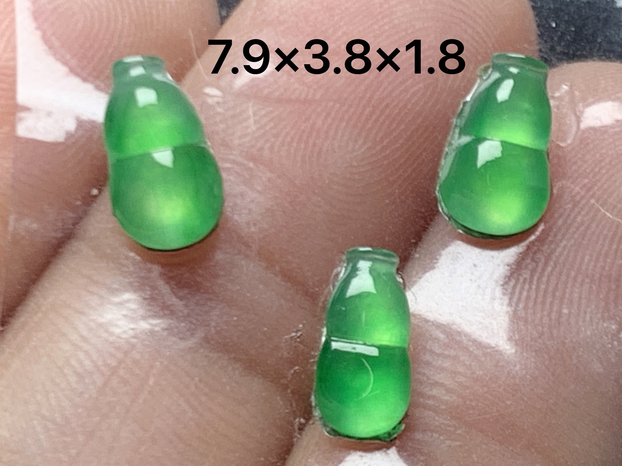 缅甸A货翡翠高冰阳绿葫芦3件，色阳种老水润，胶感十足，