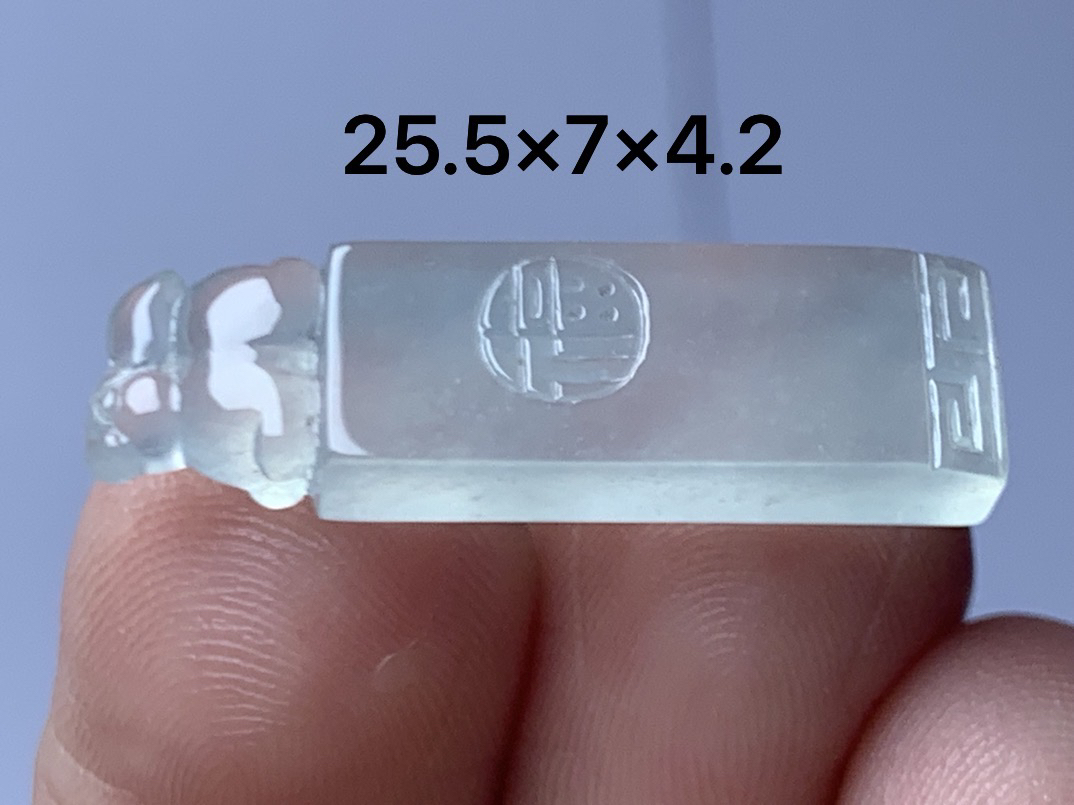 缅甸A货翡翠高冰玉兔印章，雕工精赞，款式独特，种水水润，胶感十足