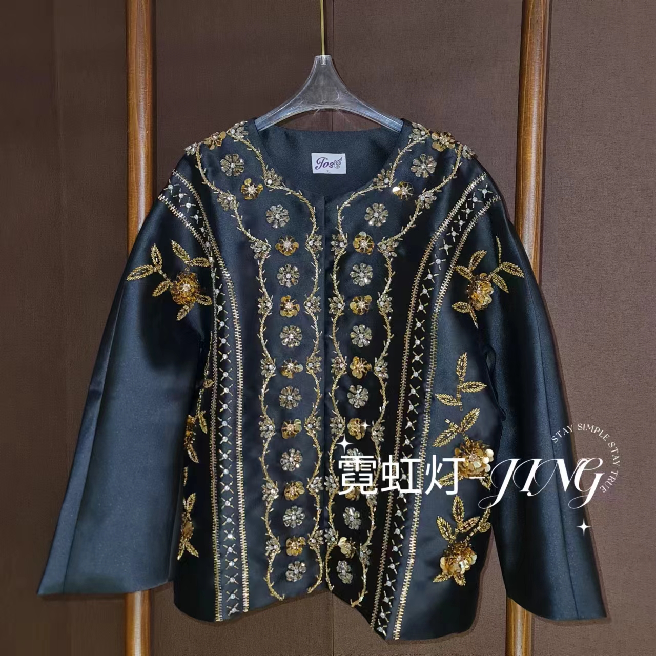 轻奢时尚重工钉珠贵气显瘦外套-JW19