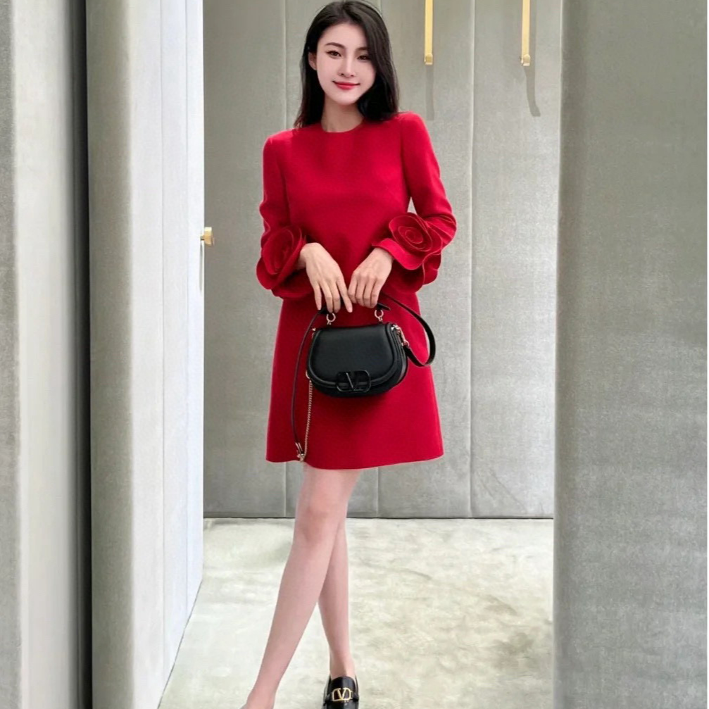 红色玫瑰花长袖短款连衣裙秋冬礼服优雅名媛时尚设计感生日晚宴