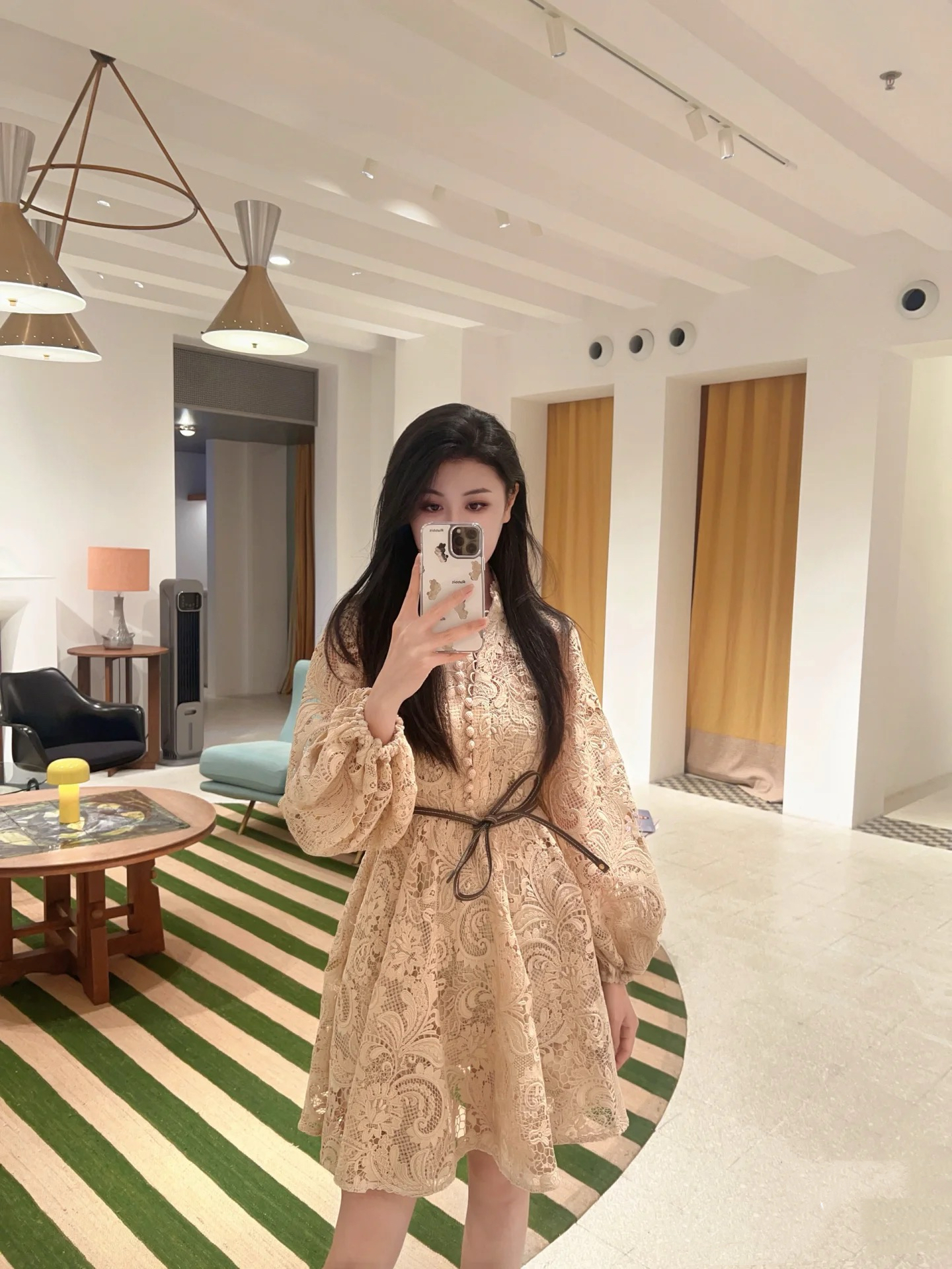 2024春夏度假优雅杏色重工蕾丝法式连衣裙显瘦长袖裙子时尚气质