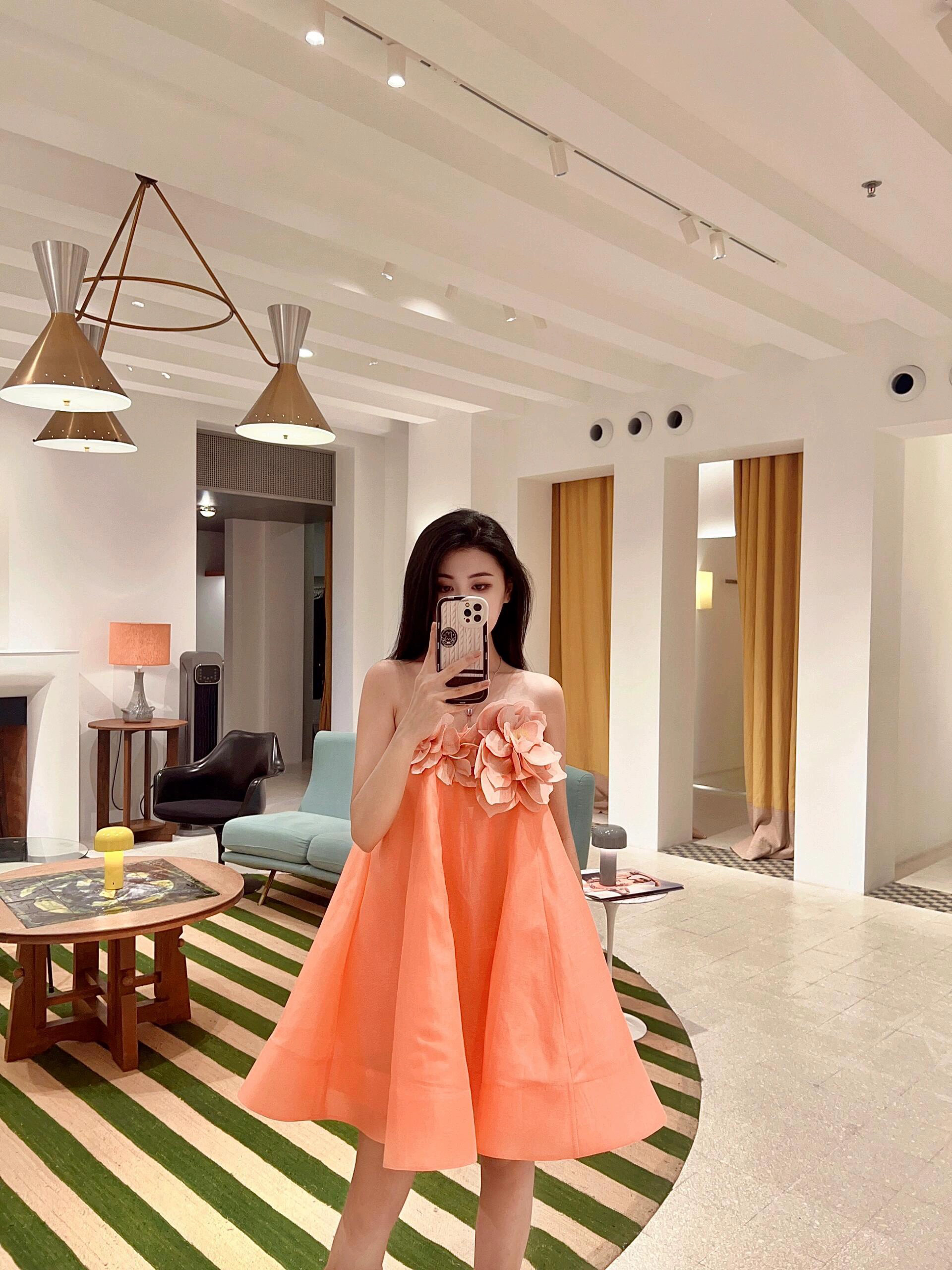 2024新款粉色立体花抹胸迷你连衣裙时尚轻奢公主气质宴会生日走秀