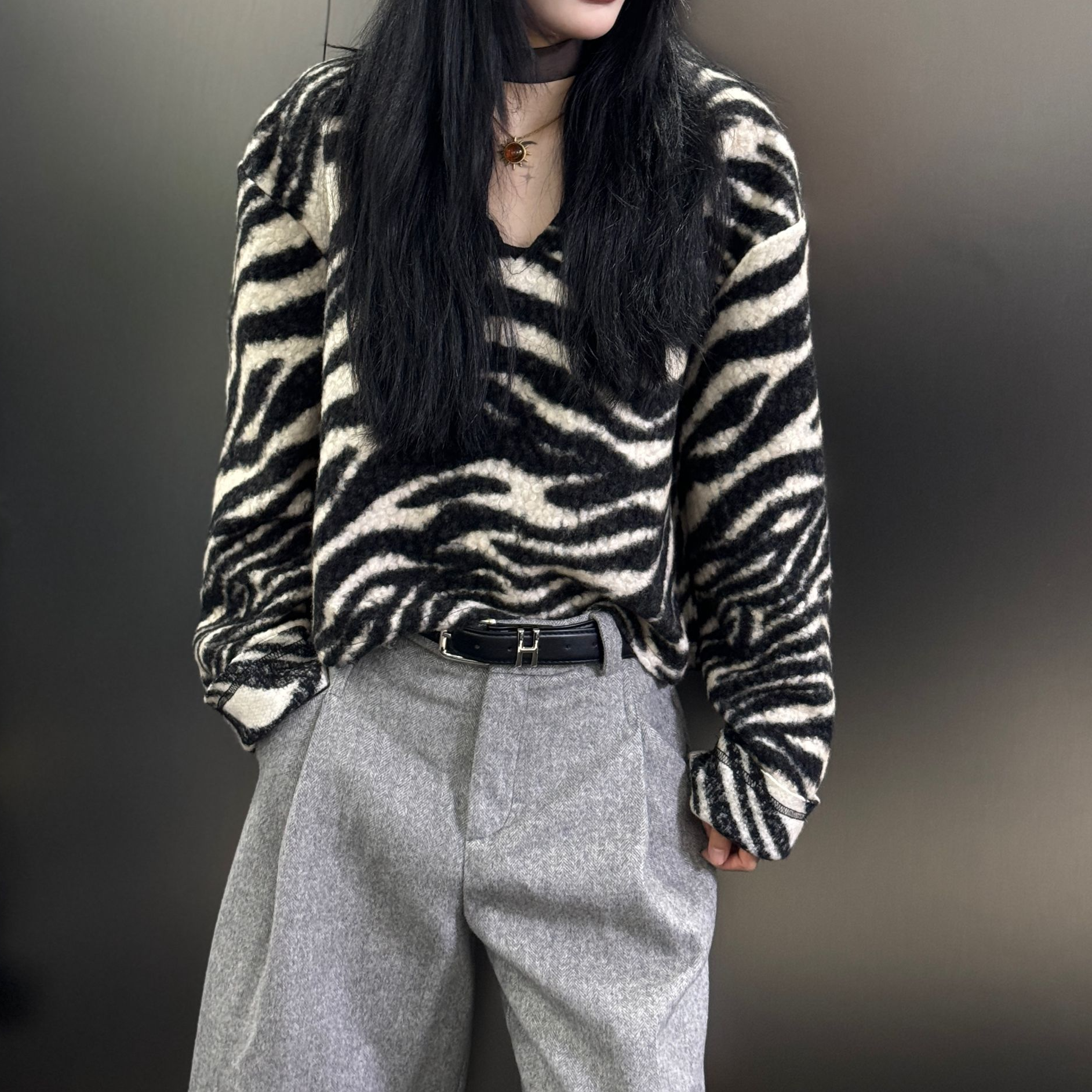 DA-J冬季新款加厚加绒V领羊羔毛条纹卫衣女廓形宽松