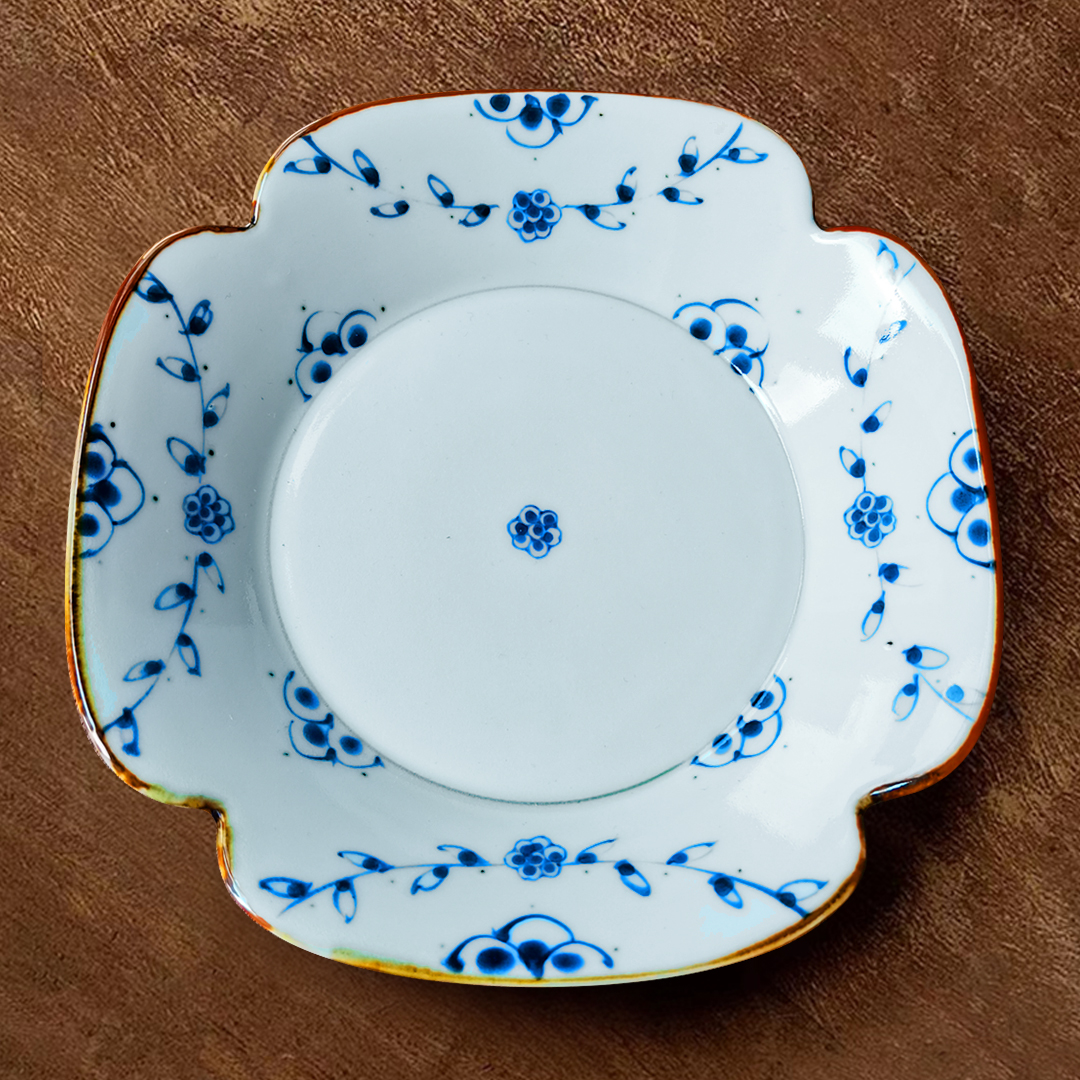 日本进口有田烧其泉窑高端手绘つる花唐草四方プレ-ト盘菜盘点心盘釉下