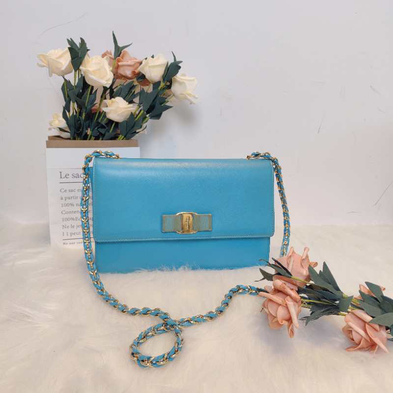 Ferragamoo菲拉格慕   蓝色蝴蝶结斜挎链条包    K02159