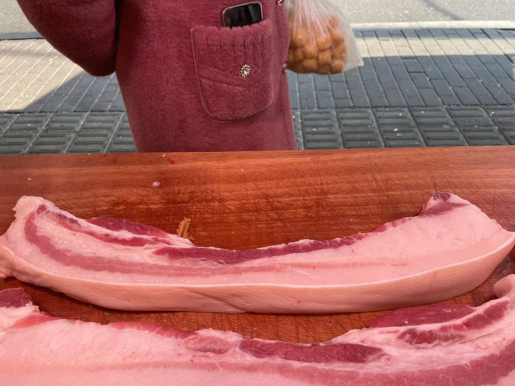 土猪五花肉约1000g（可能有小块配重）