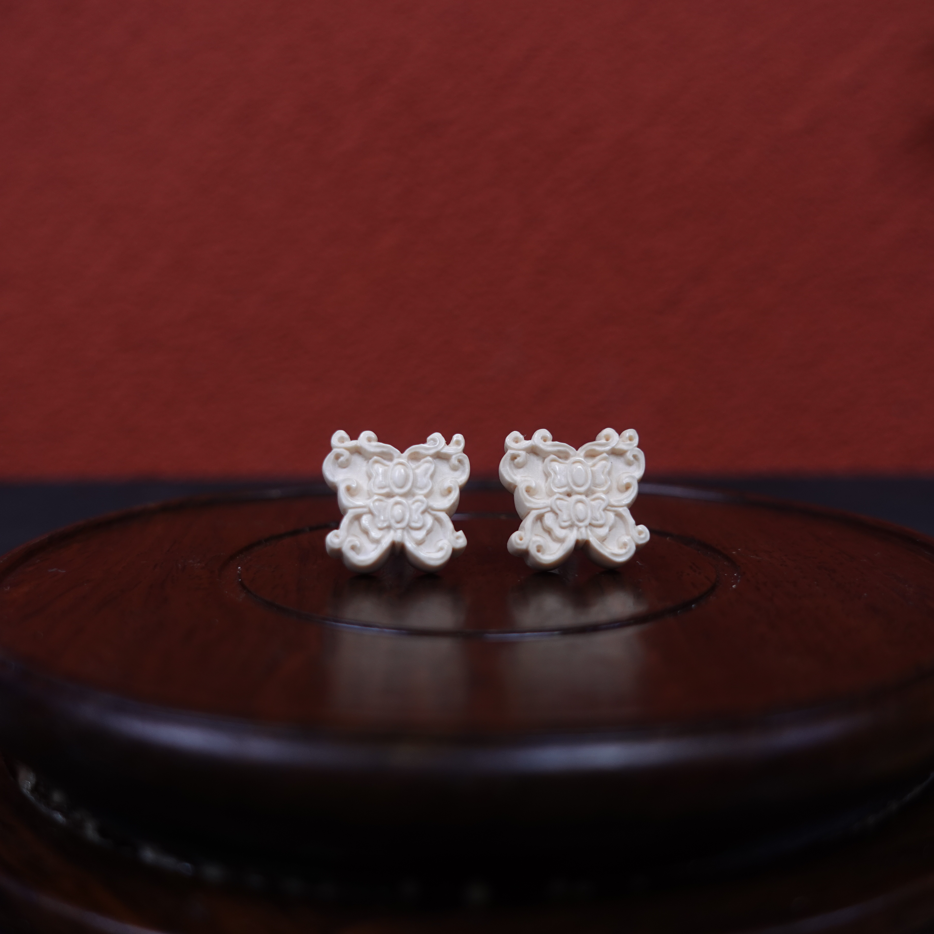 曹海姣(省大) 猛犸牙艳舞蝶飞雕件 Y614