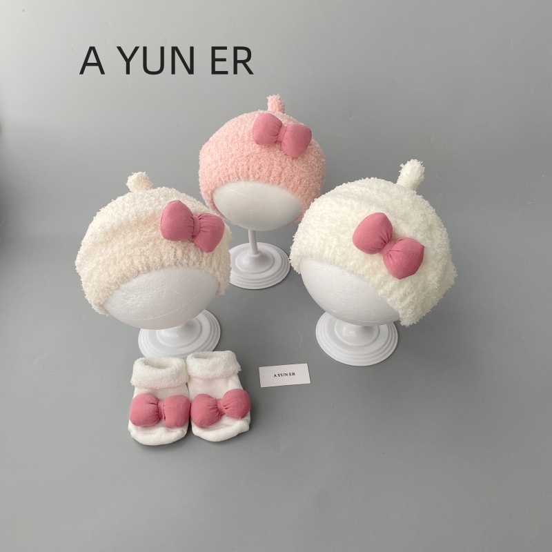 婴儿帽子秋冬洋气女童加厚毛绒贝雷帽保暖公主女宝宝毛线帽袜套装