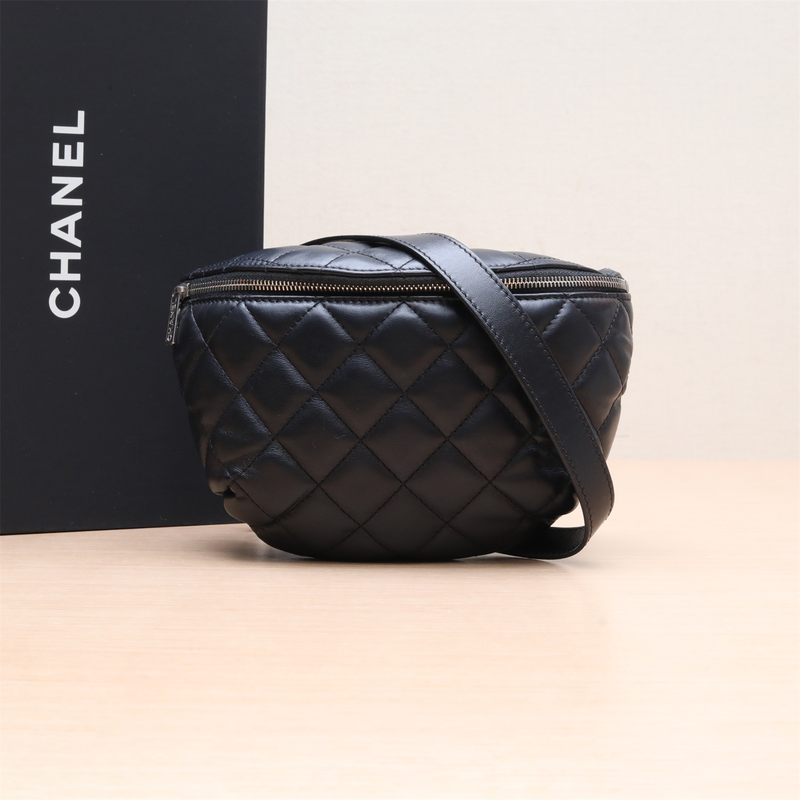 99新 Chanel/香奈儿 小花6娜 半月拉链包 20.5cm 黑色