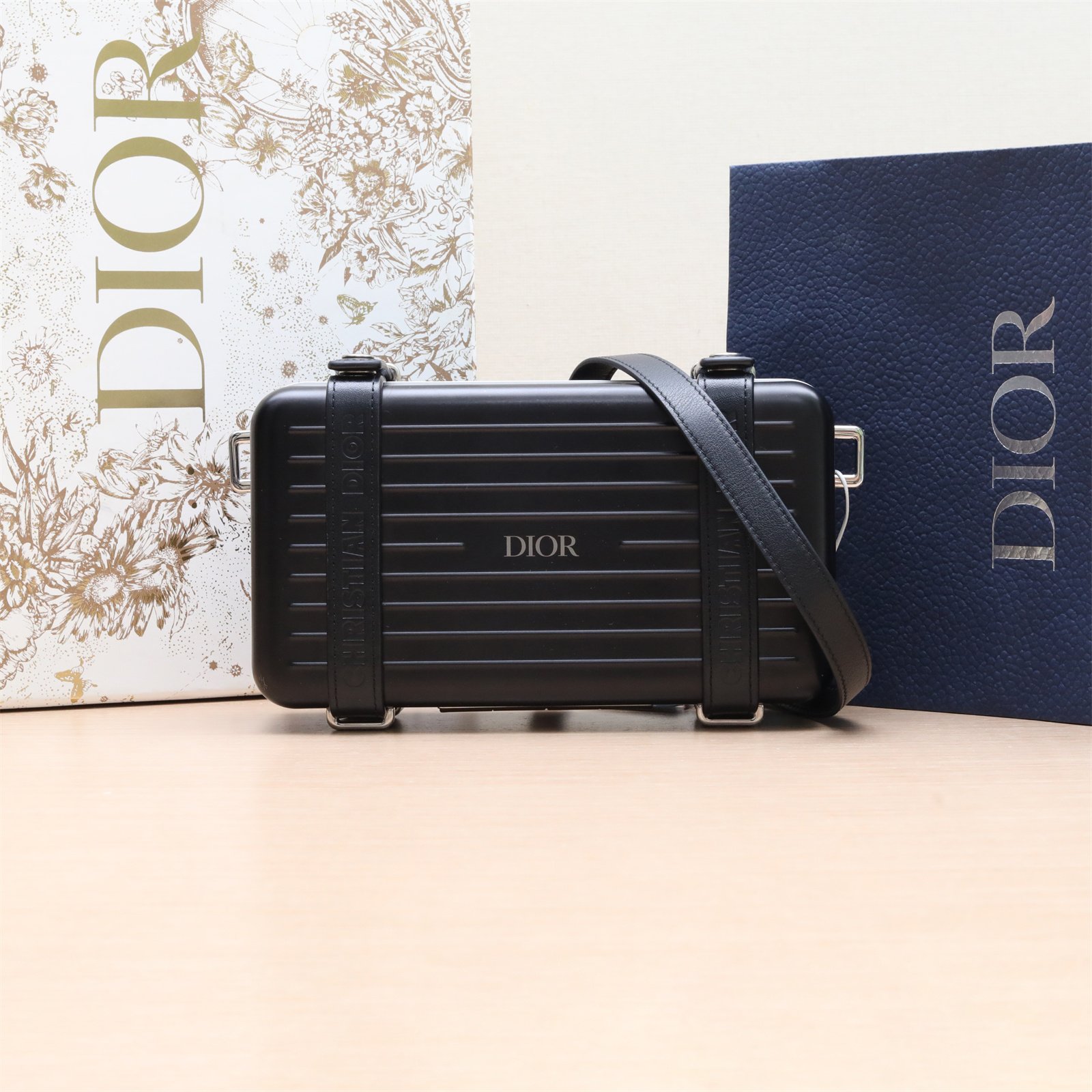 99新 DIOR/迪奥 小花6娜P224829515胶囊系列 铝镁盒子包 黑色