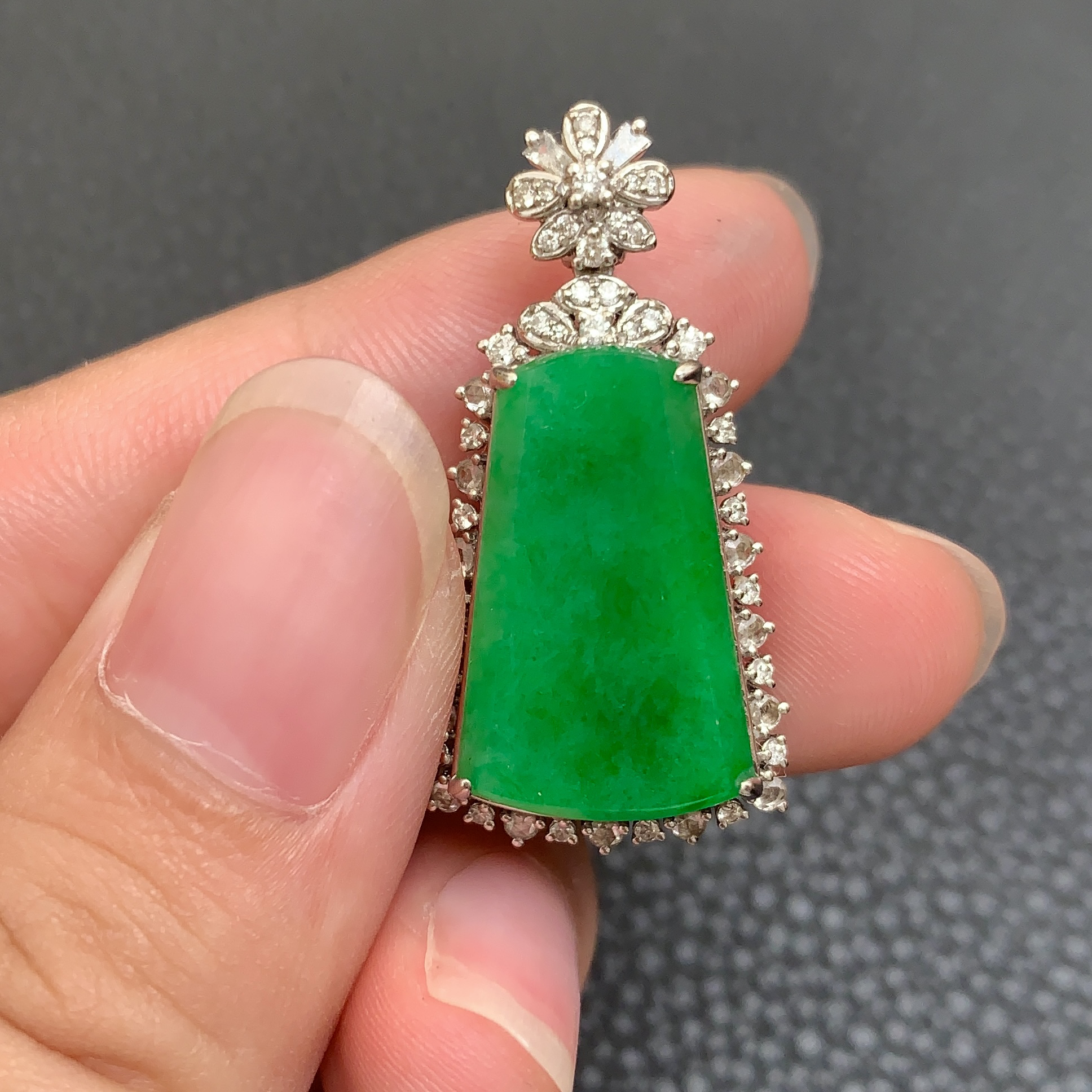 天然缅甸A货翡翠吊坠