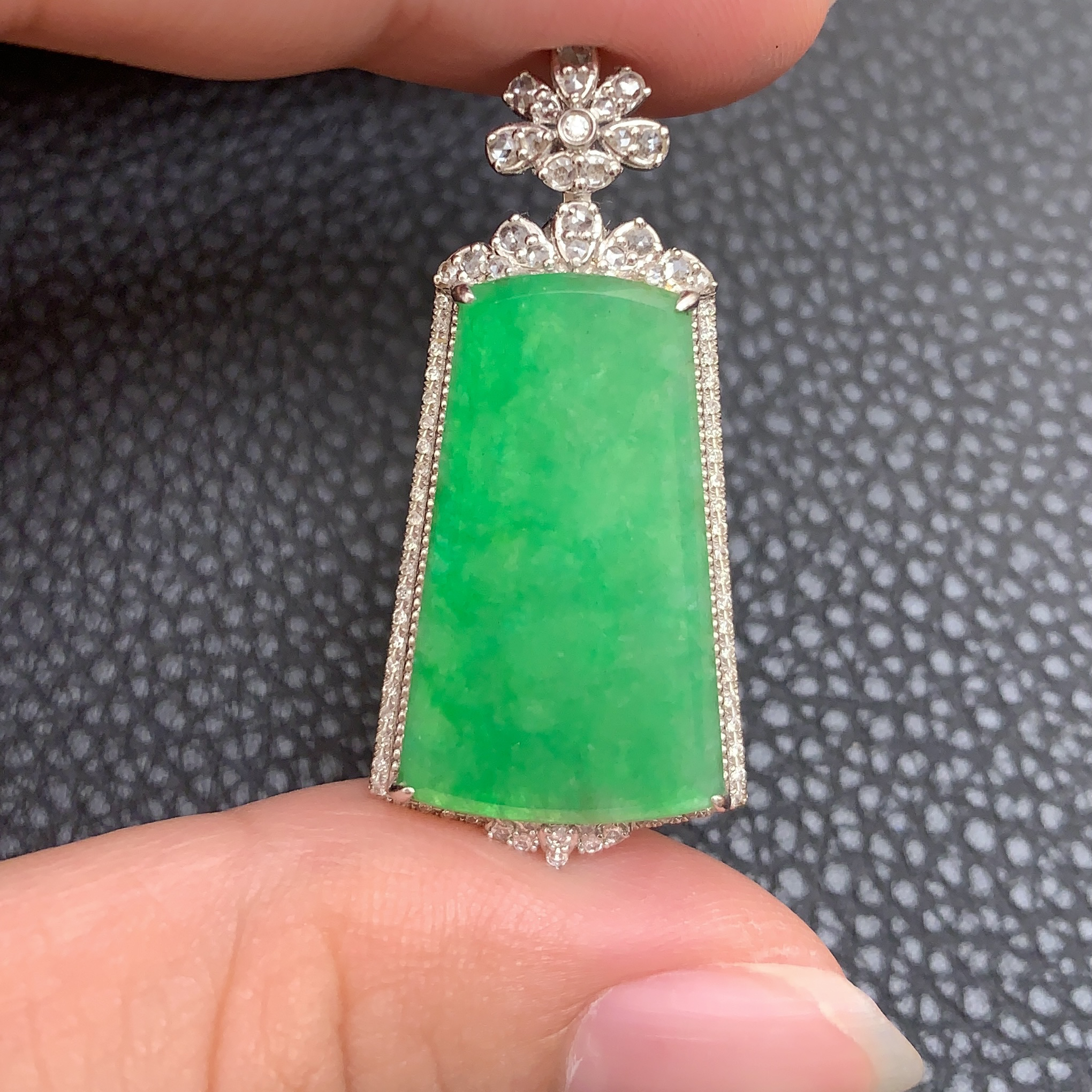 天然缅甸A货翡翠吊坠